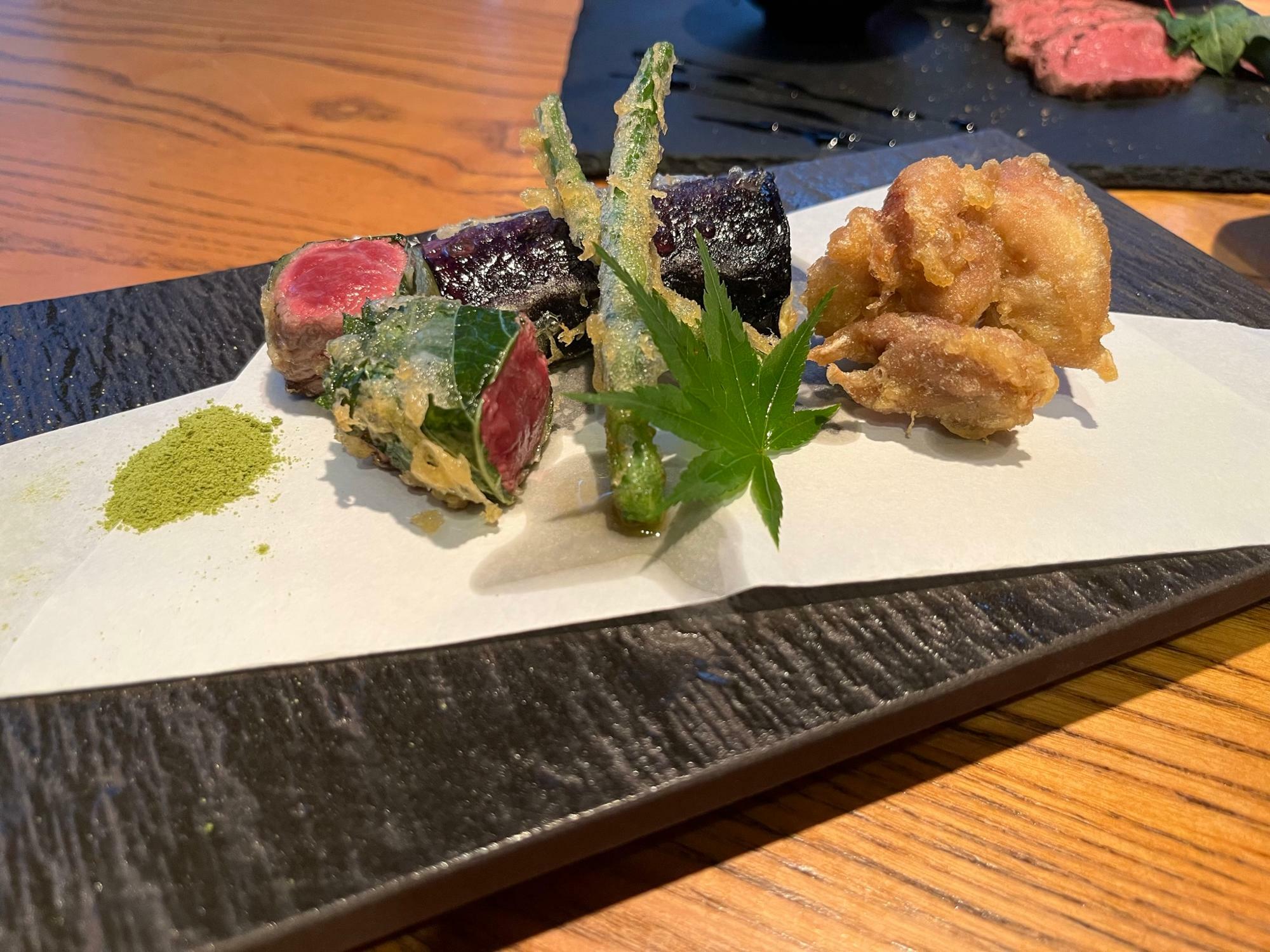 天ぷら：特選和牛紫蘇天ぷら、かしわ天、季節野菜の盛り合わせ