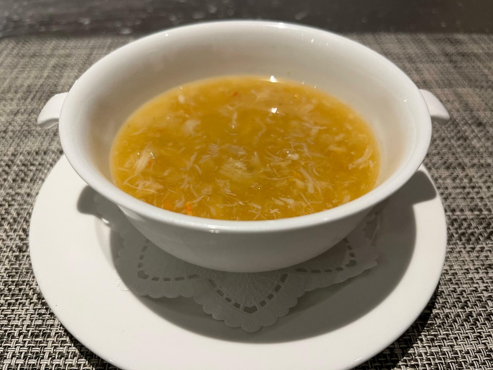 蟹肉とフカヒレ入り上海蟹味噌スープ