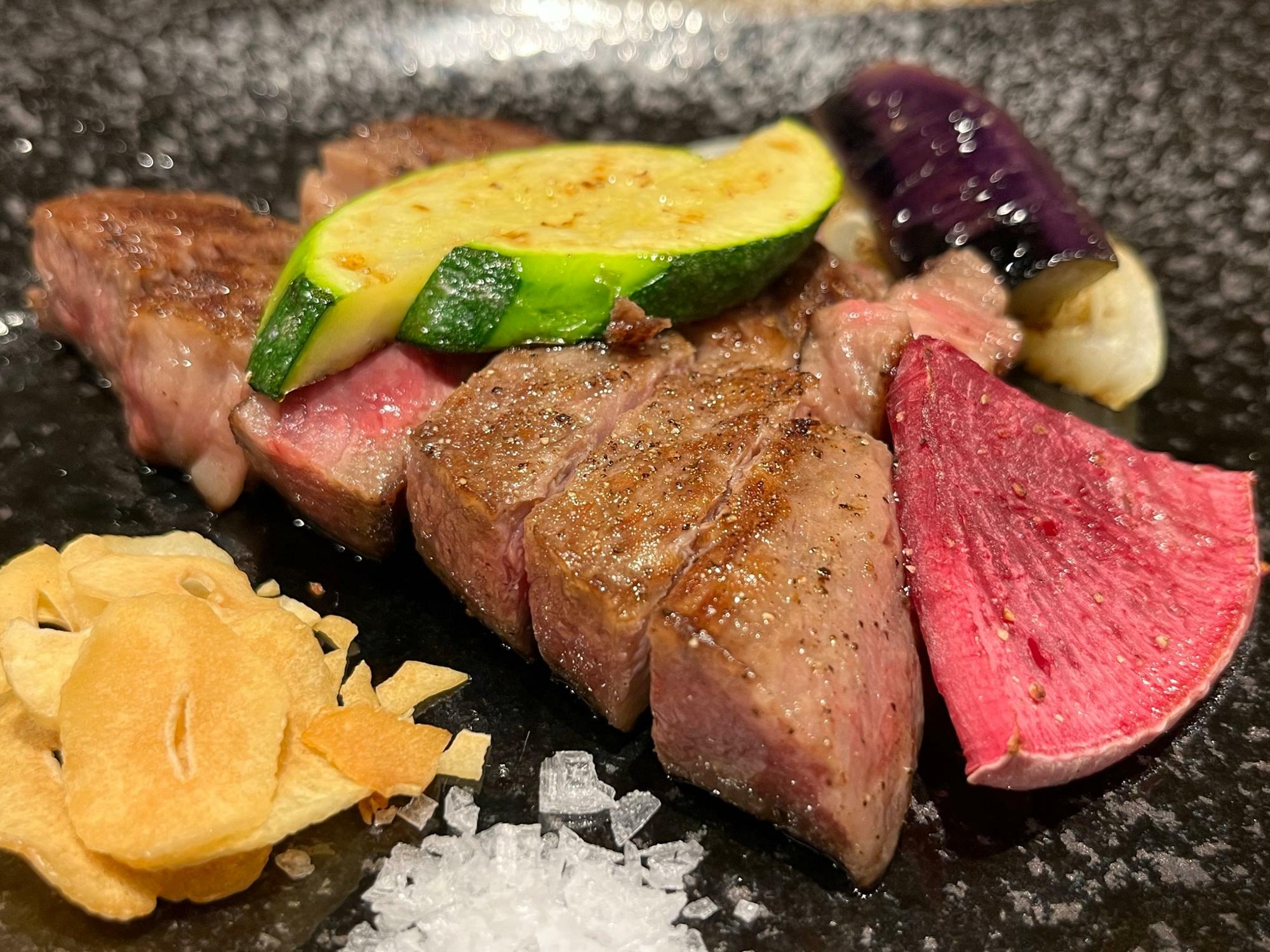 神戸牛赤身肉の鉄板焼き