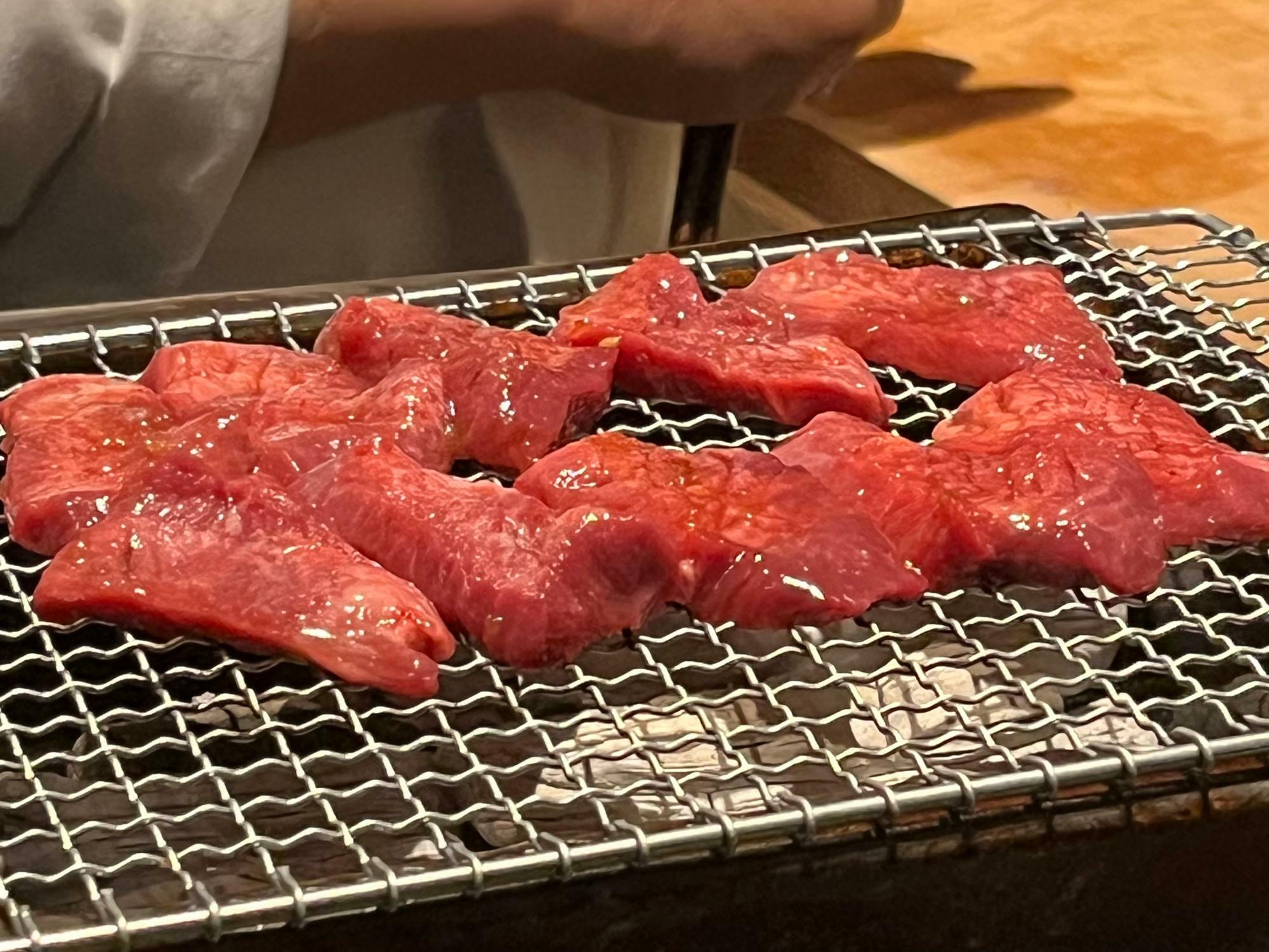 炭火で焼き上げる仙台牛タン