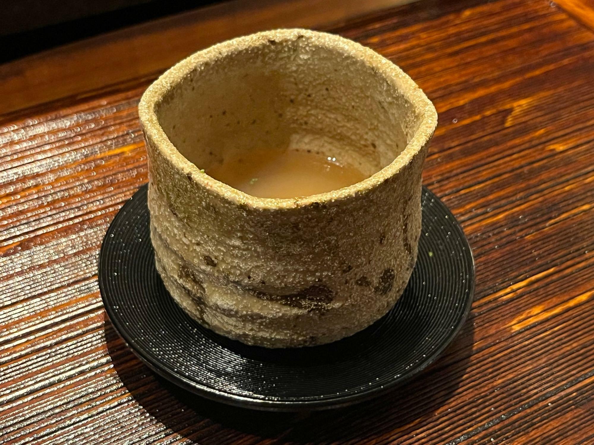 佐賀牛のテールと千葉県産蛤のスープ