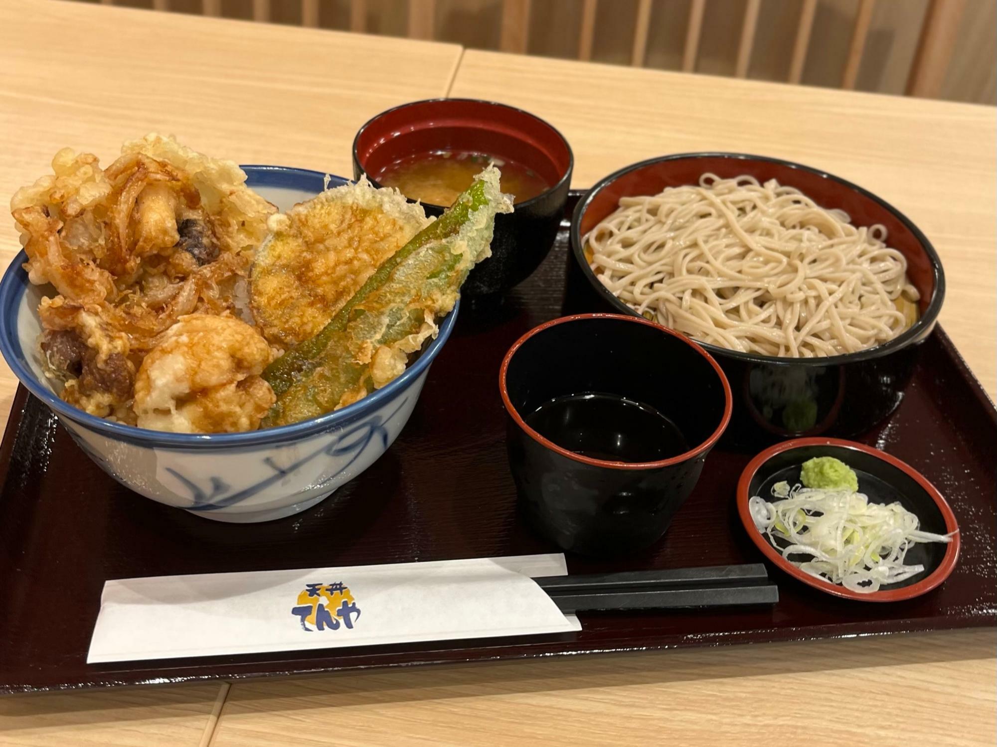 上方（かみがた）天丼 小そばセット（みそ汁付）1,260円（税込）