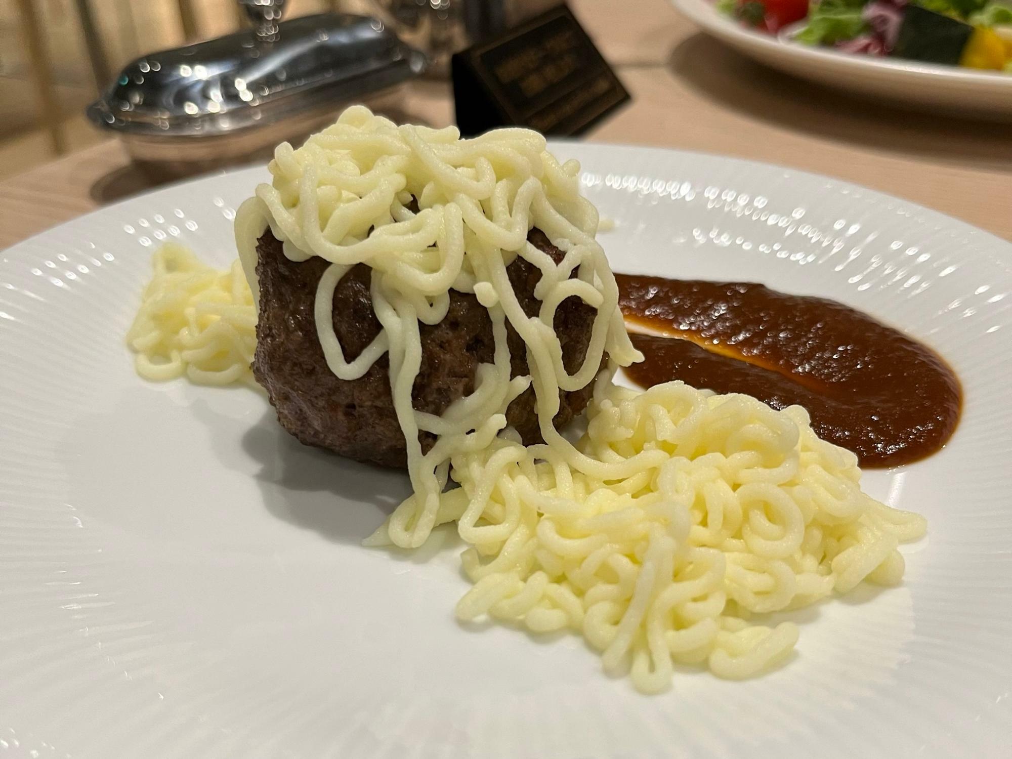 京の肉と近江牛の和牛ハンバーグ モンブラン仕立て