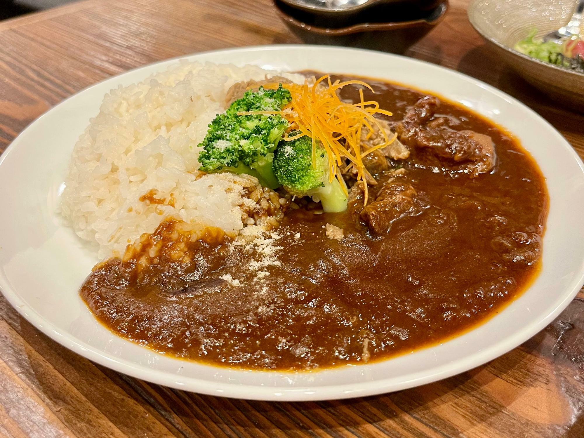 馬すじカレー 935円（税込）