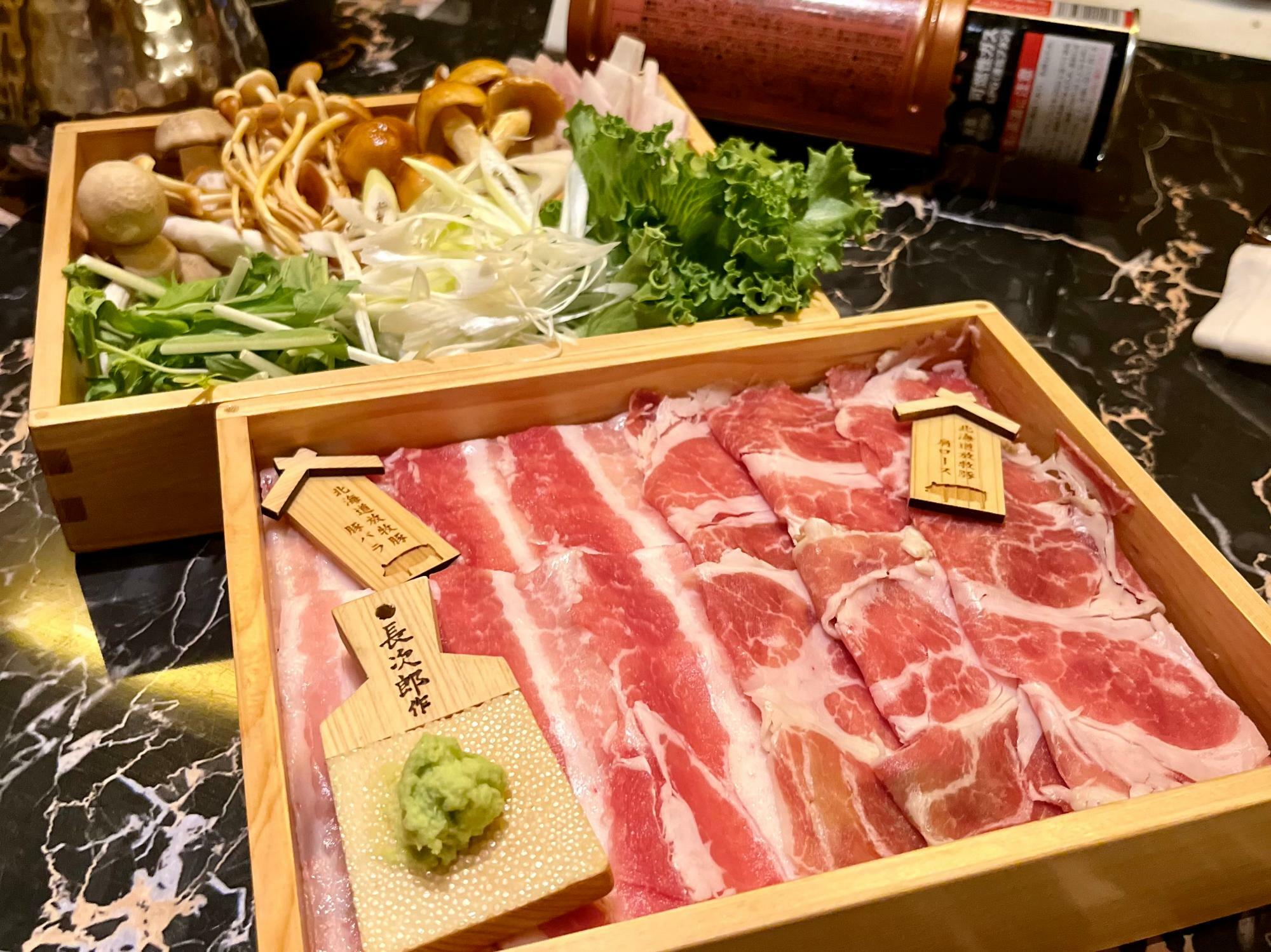 北海道放牧豚食べ比べ 究極の出汁しゃぶしゃぶ