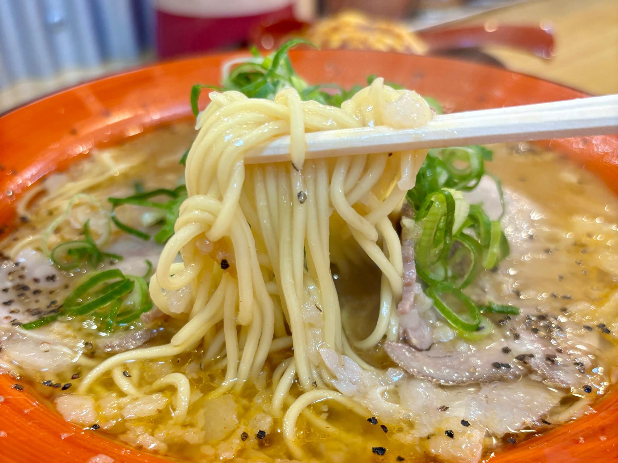 もちもちしたストレート麺