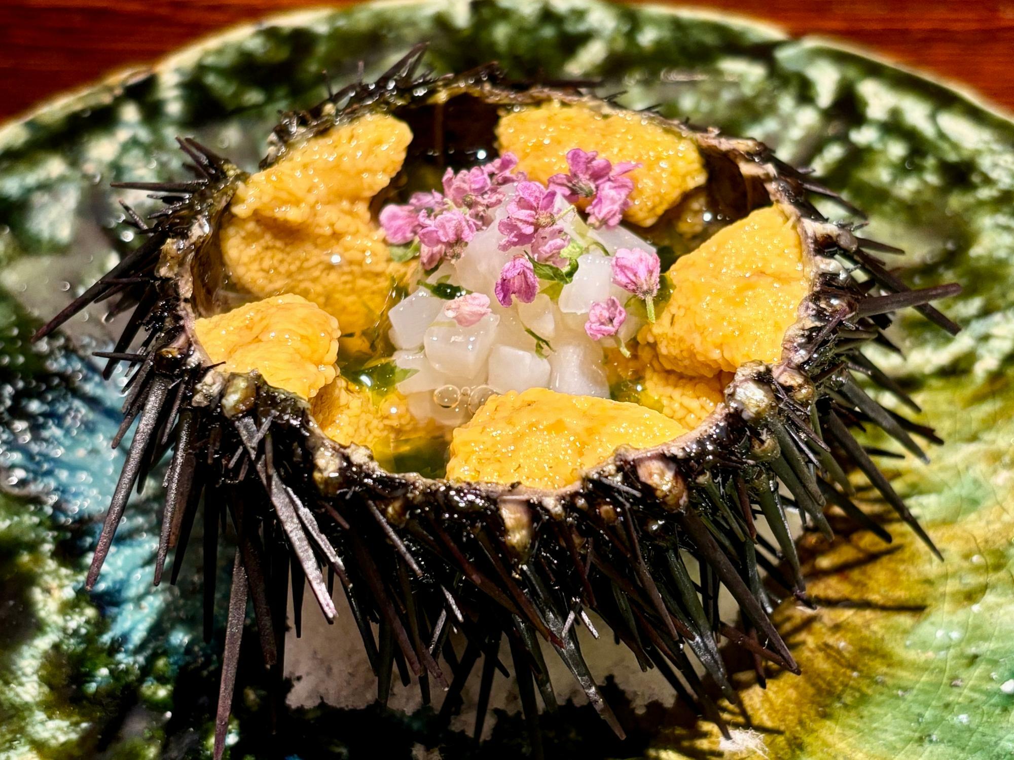 岩手県産雲丹とアオリイカの海苔餡掛け