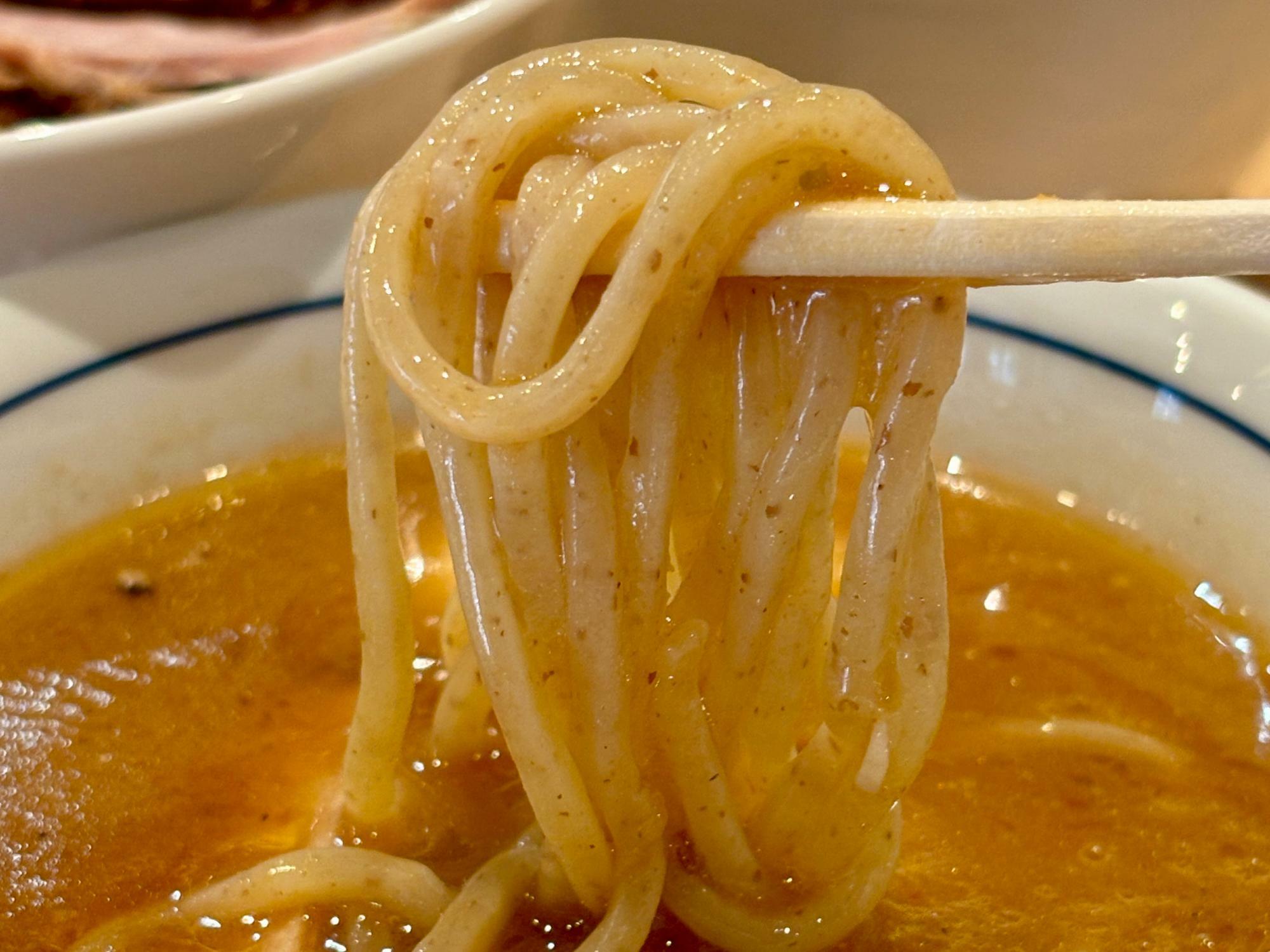 全粒粉の極太麺