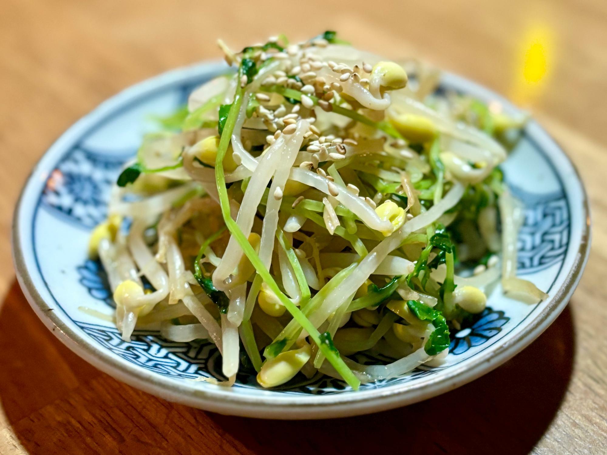 豆もやしと青菜のナムル 308円（税込）