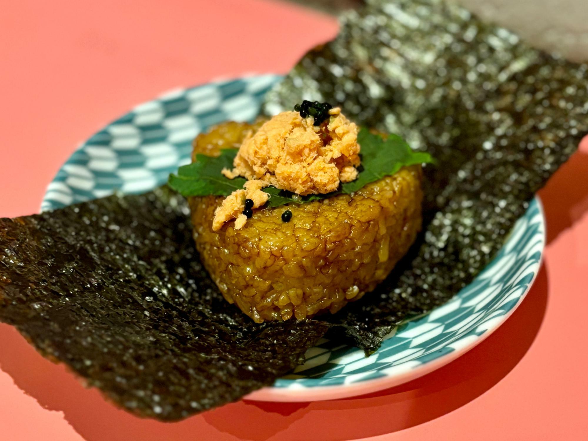 焼きおにぎり ほぐし鮭フレーク 385円（税込）