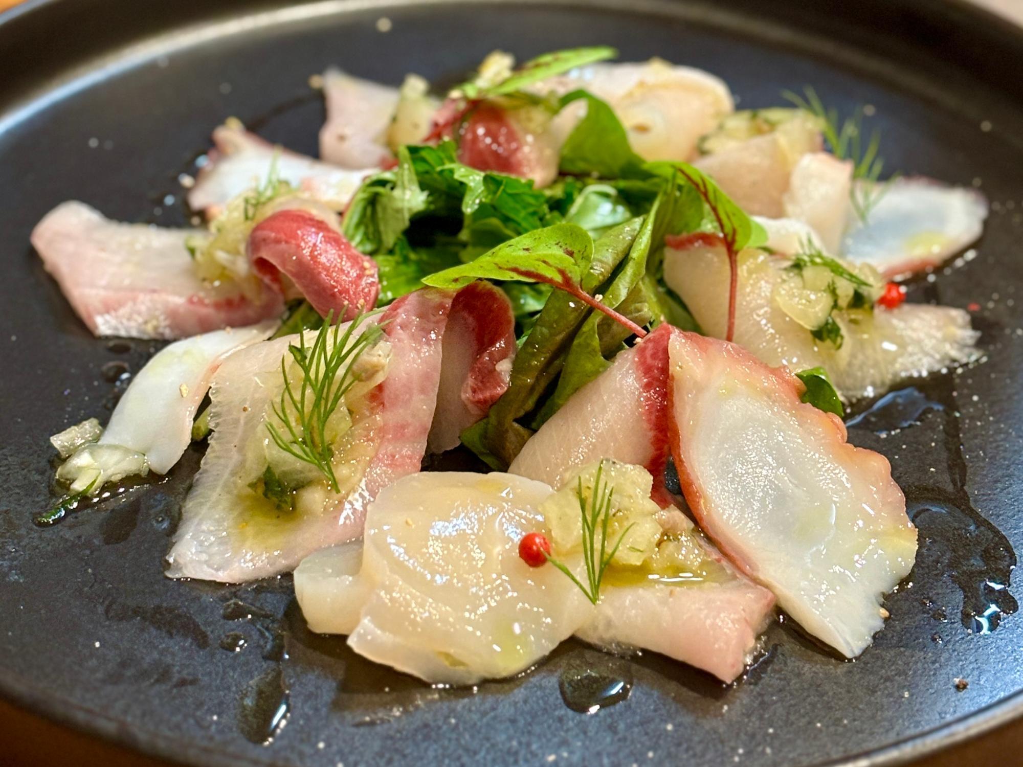 季節魚と魚介のカルパッチョ 1,680円（税込）