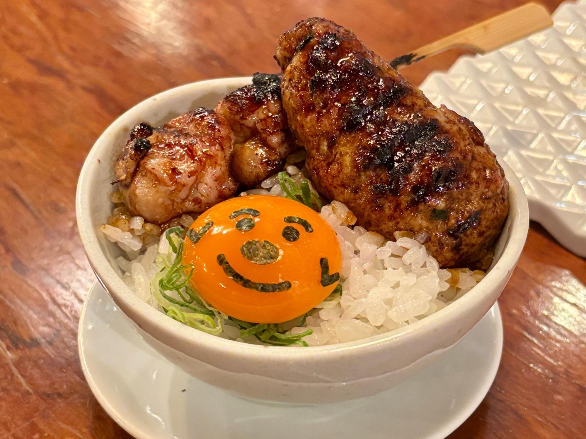 ミニ焼き鳥丼TKG 649円（税込）