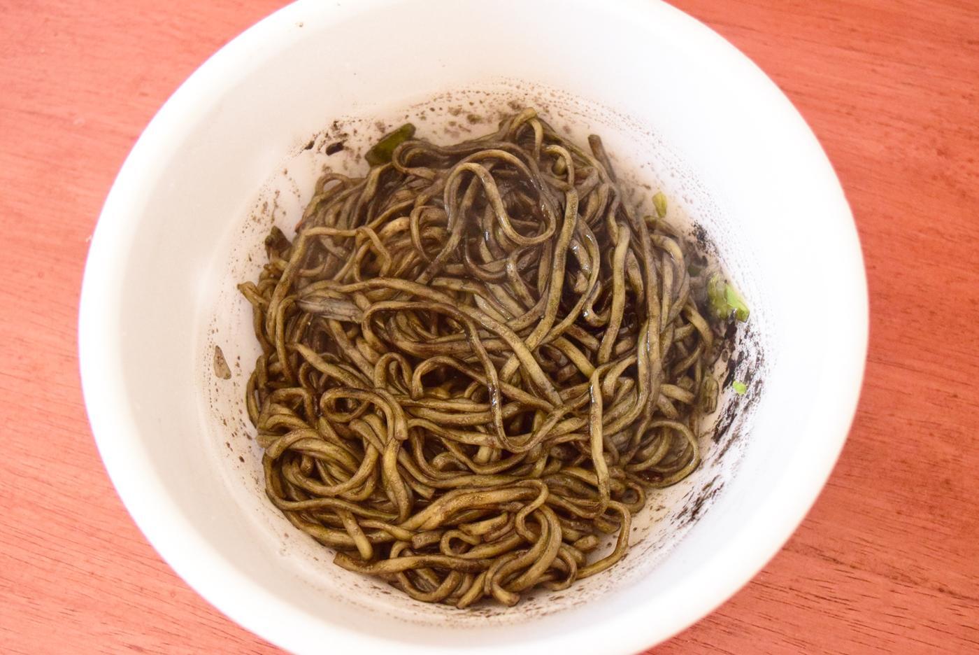 エガちゃんねる」コラボカップ麺!ブリーフ団監修 イカ墨 エガちゃんねる」コラボカップ麺!ブリーフ団監修 イカ墨