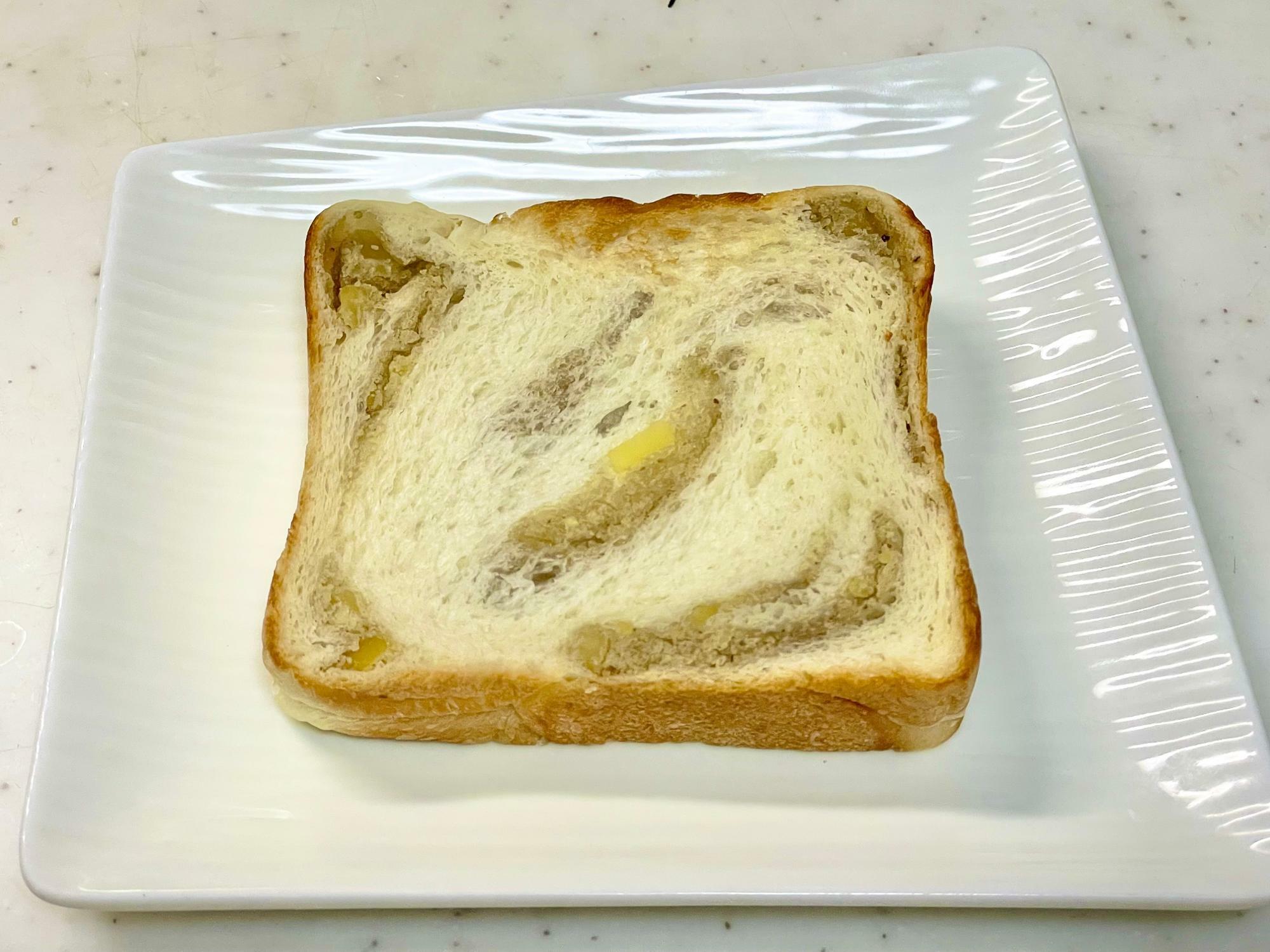 トーストした栗きんとん生食パン