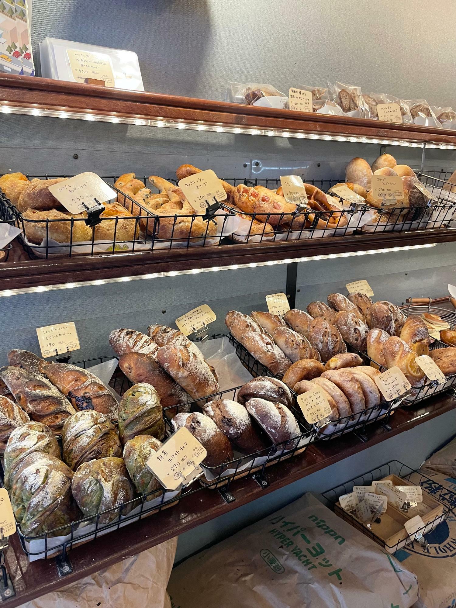 オシャレな高級店の雰囲気があるのにパンは全然高くなし！