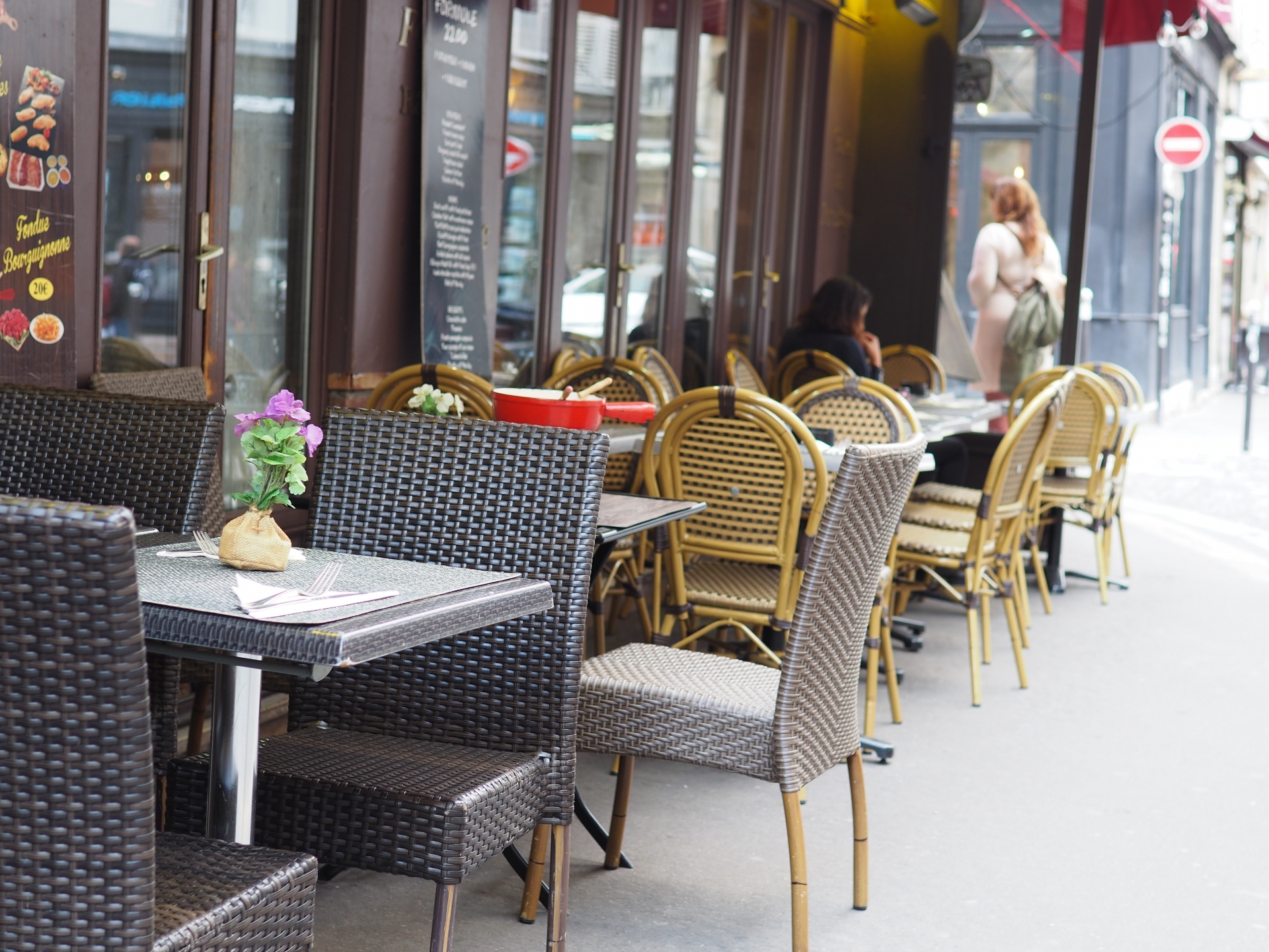 パリのオープンカフェ（写真AC）