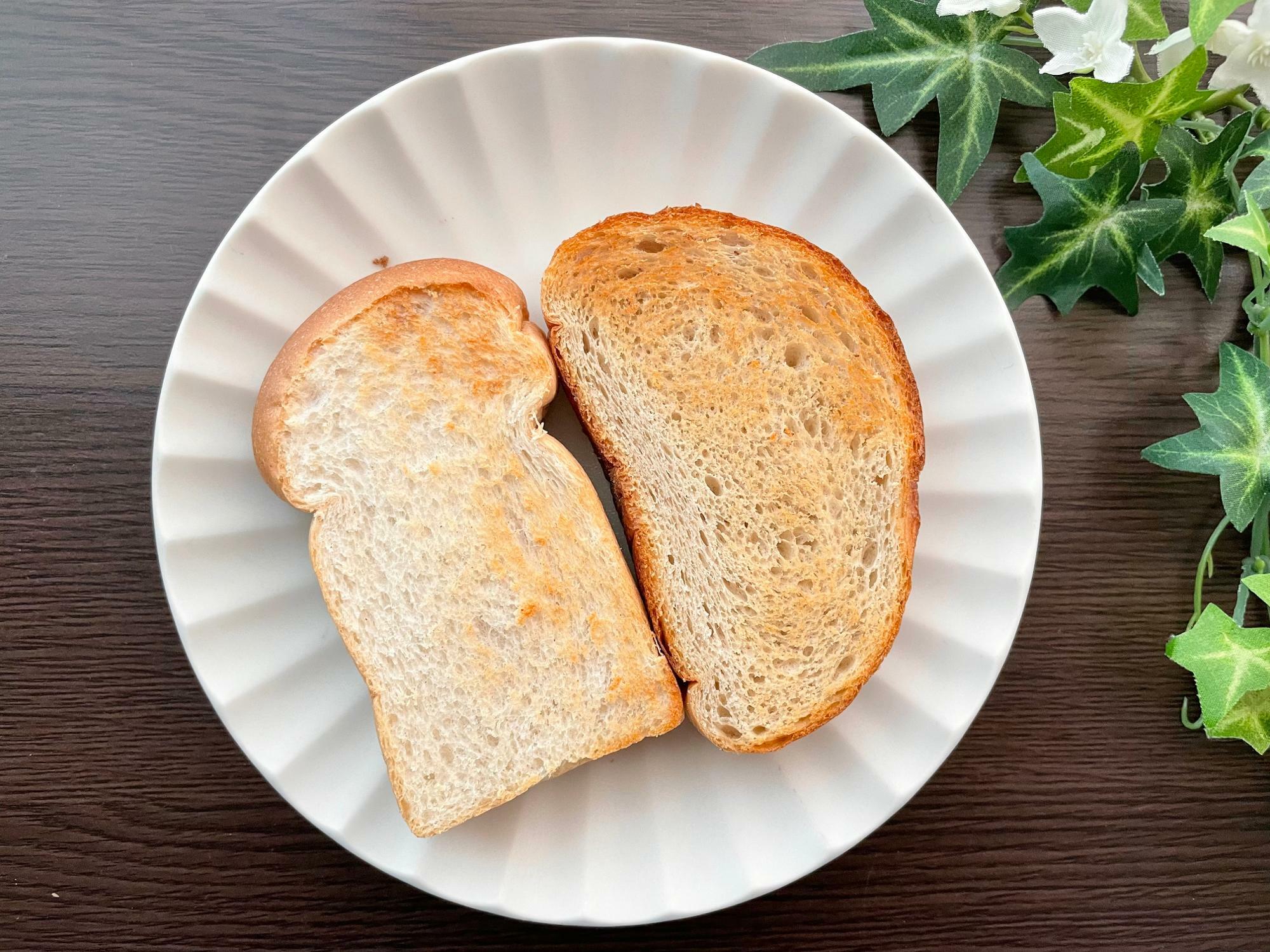 左：ひめのプリティ食パン　右：ひめの麦（プレーン）
