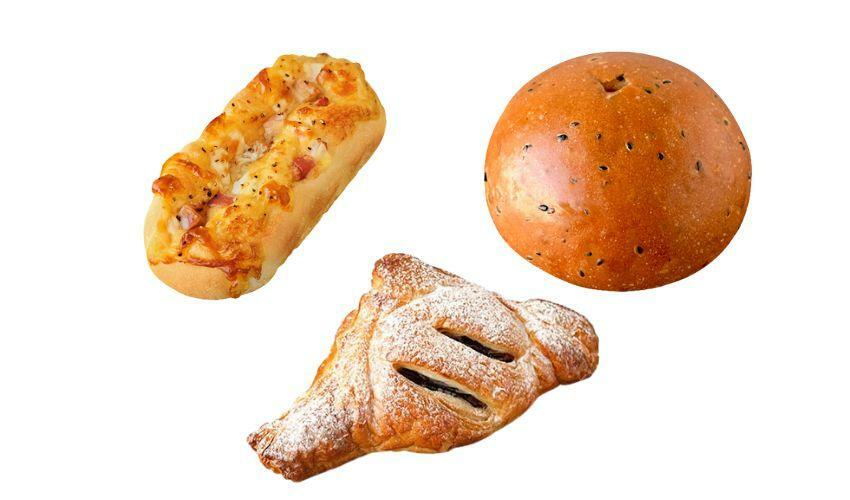 左上：チーズカルボナーラ　右上：とろ～りクリームパン（黒ごま）　三角あんこパイ