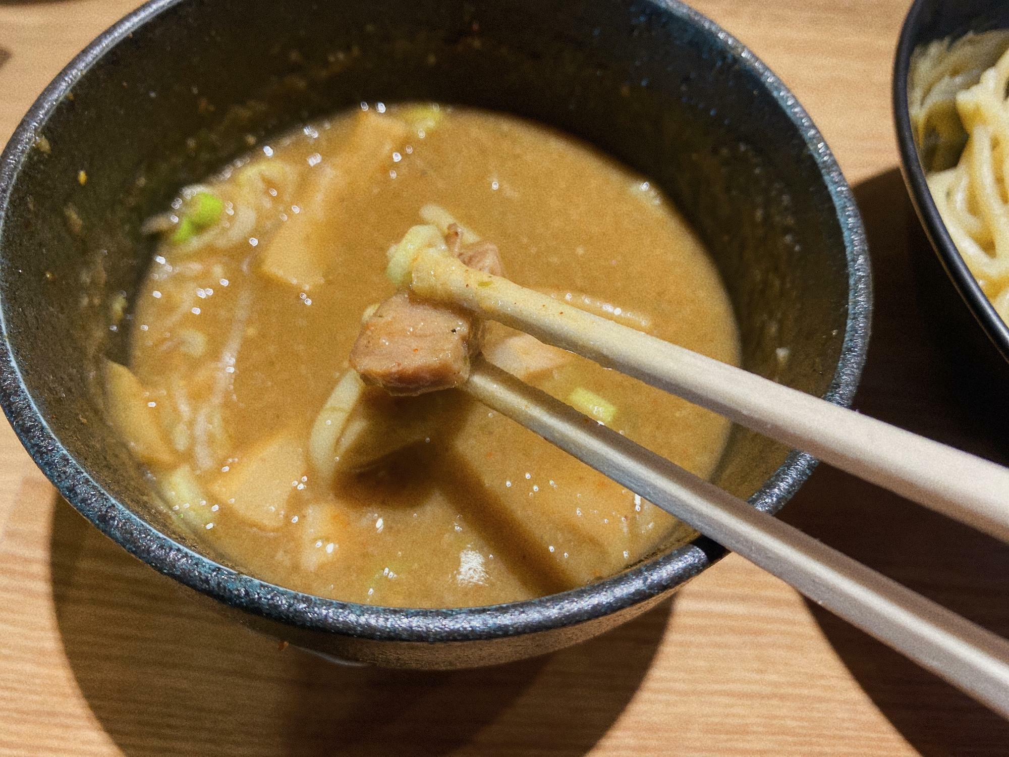 つけ麺  弐瓶(にかめ) つけ麺 (魚介豚骨つけ麺)  スープ