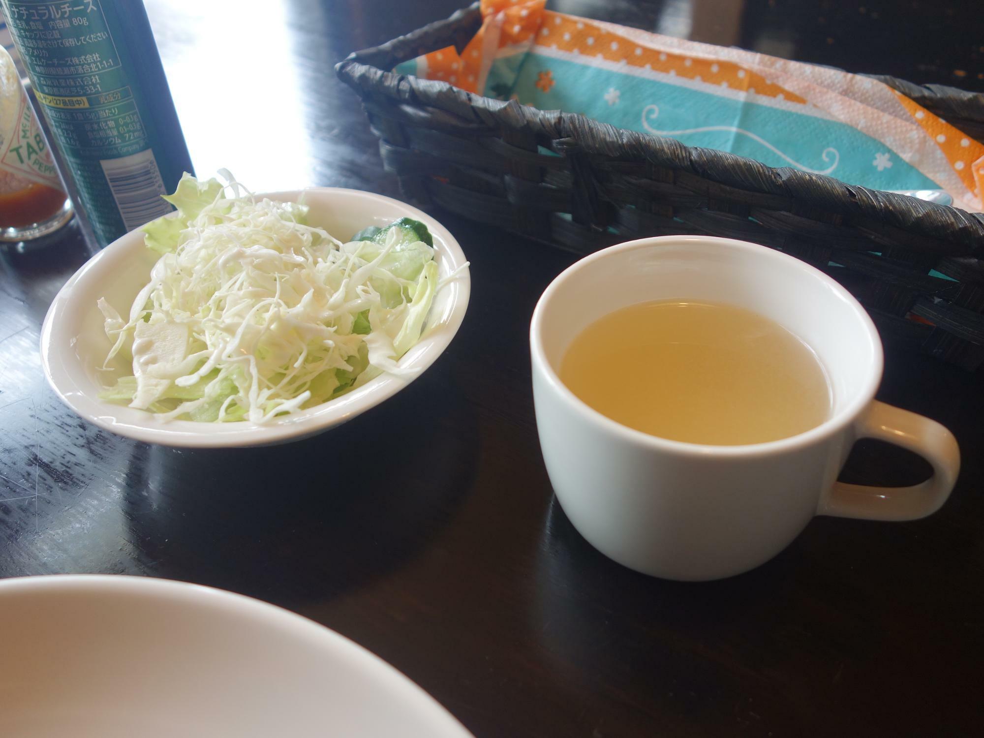 Antique Cafe 穂都璃(ほとり) サラダとスープ