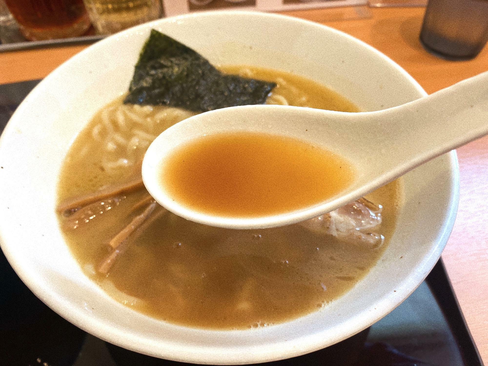 麺処 悦(えつ)  鶏ラーメン 醤油スープ