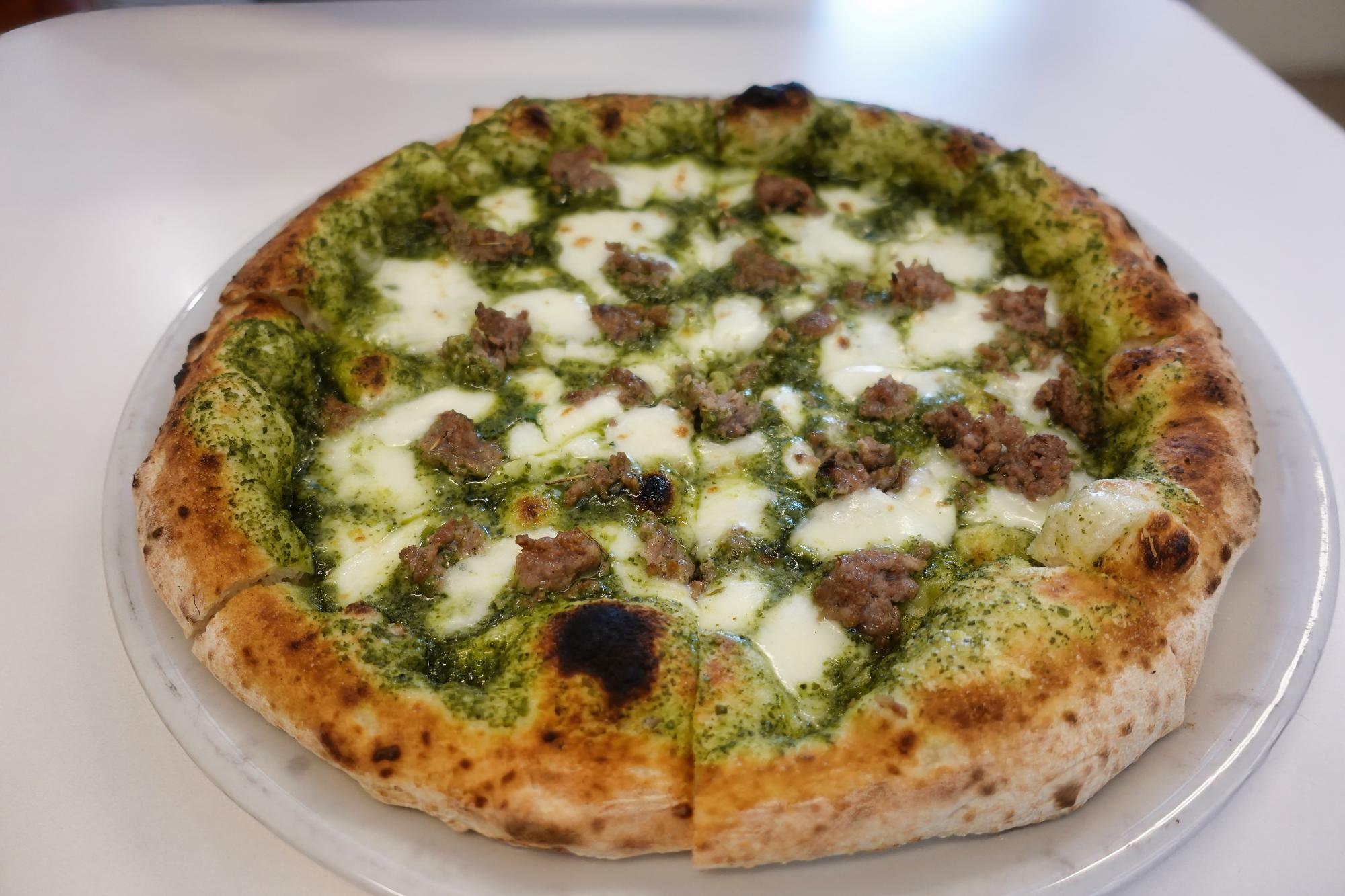 ダ チーロ(Pizzeria Da Ciro) バジルソースと自家製サルシッチャのジェノベーゼ
