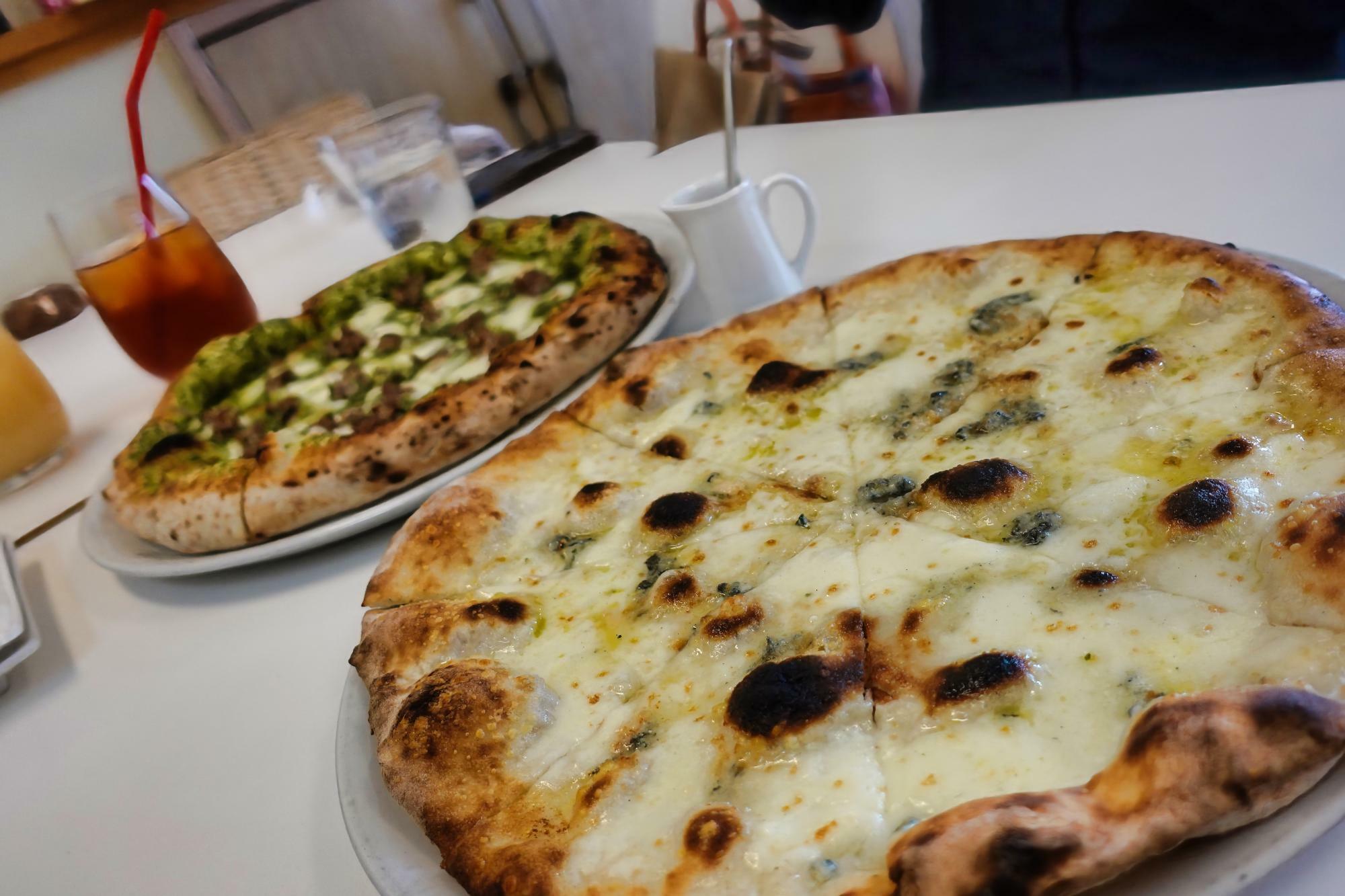 ダ チーロ(Pizzeria Da Ciro) クワトロフォルマッジ(4種のチーズのピザ)