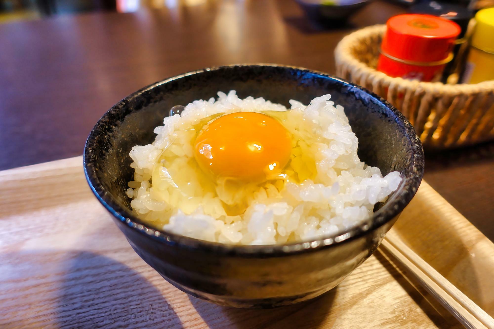 お酒と小料理 いちりん 羽釜ご飯 + 卵