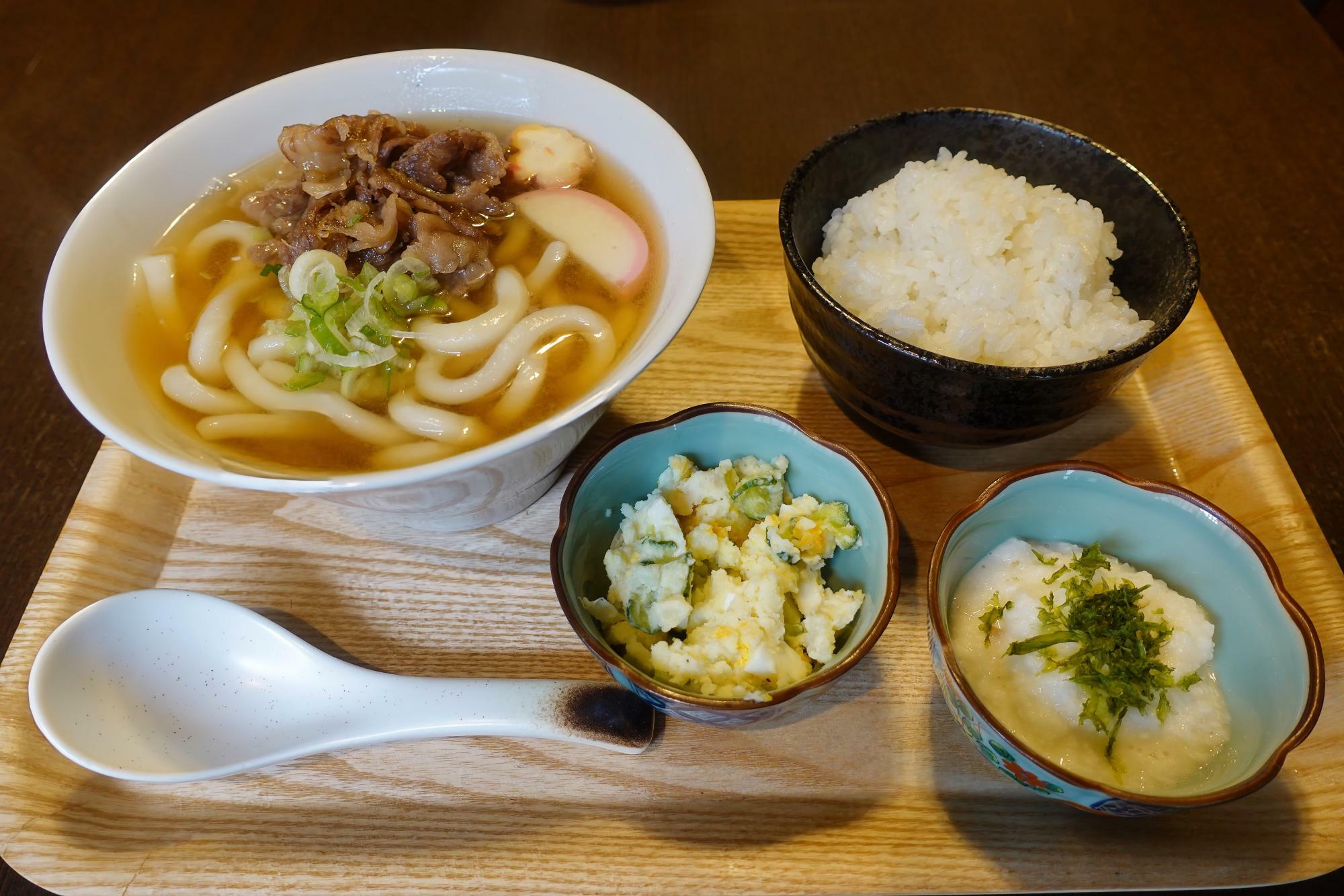 お酒と小料理 いちりん 名物 ”松坂牛” 肉うどん + 羽釜ご飯 + とろろ