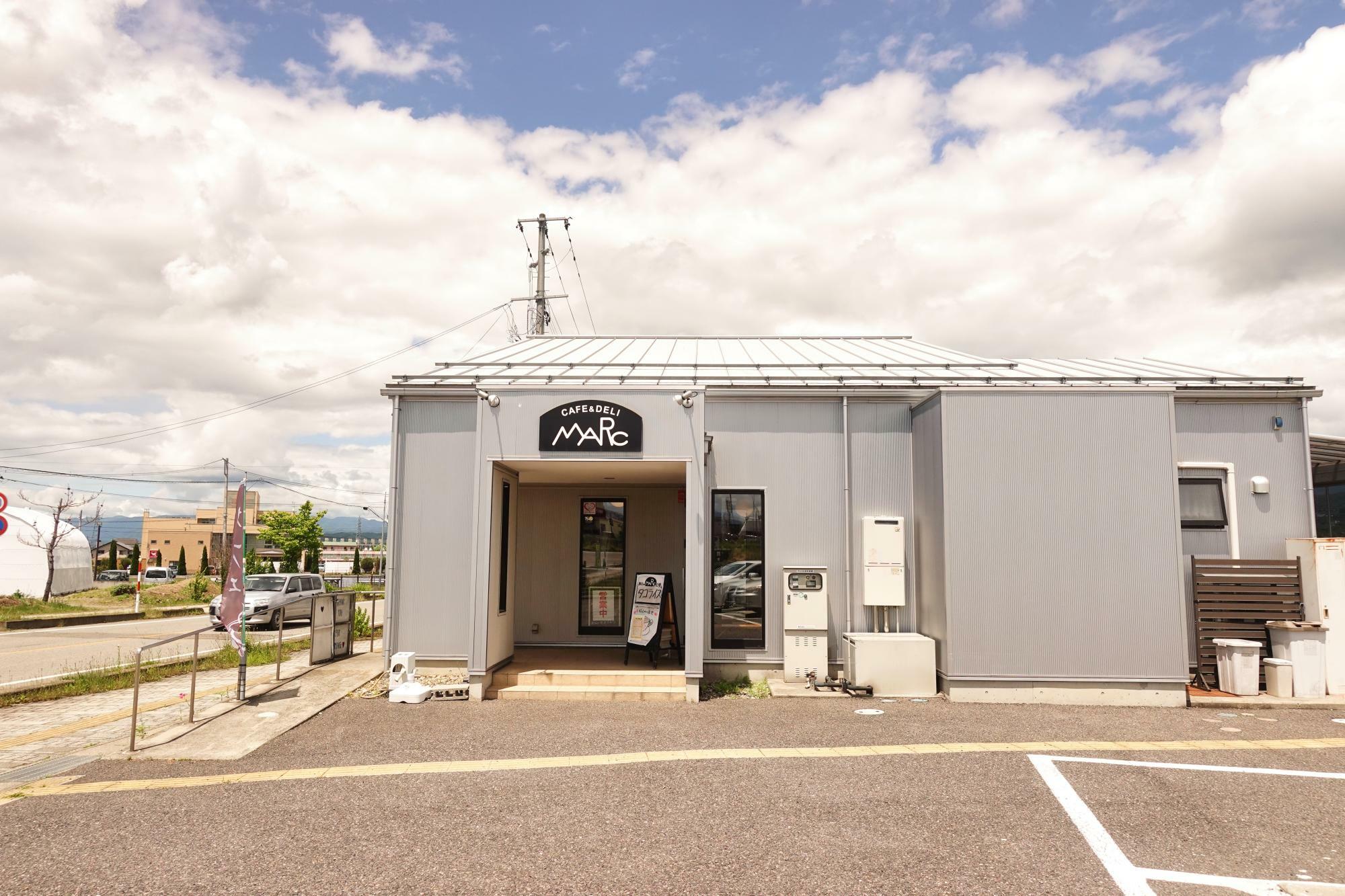 カフェ デリ マルク(Cafe＆deli Marc) 店舗 外観 駐車場