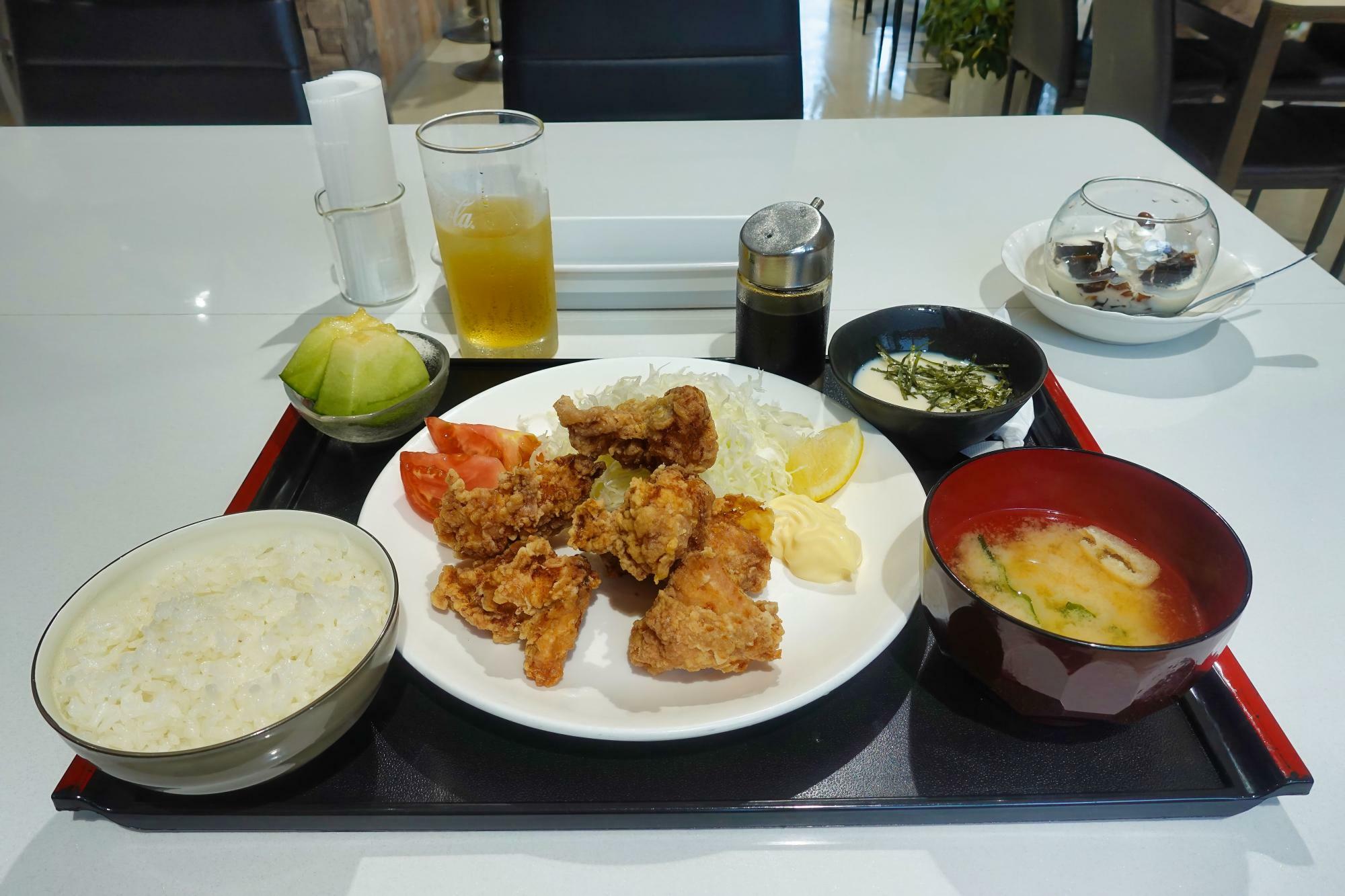 カフェ&バー 長(なが) ランチ 唐揚げ定食