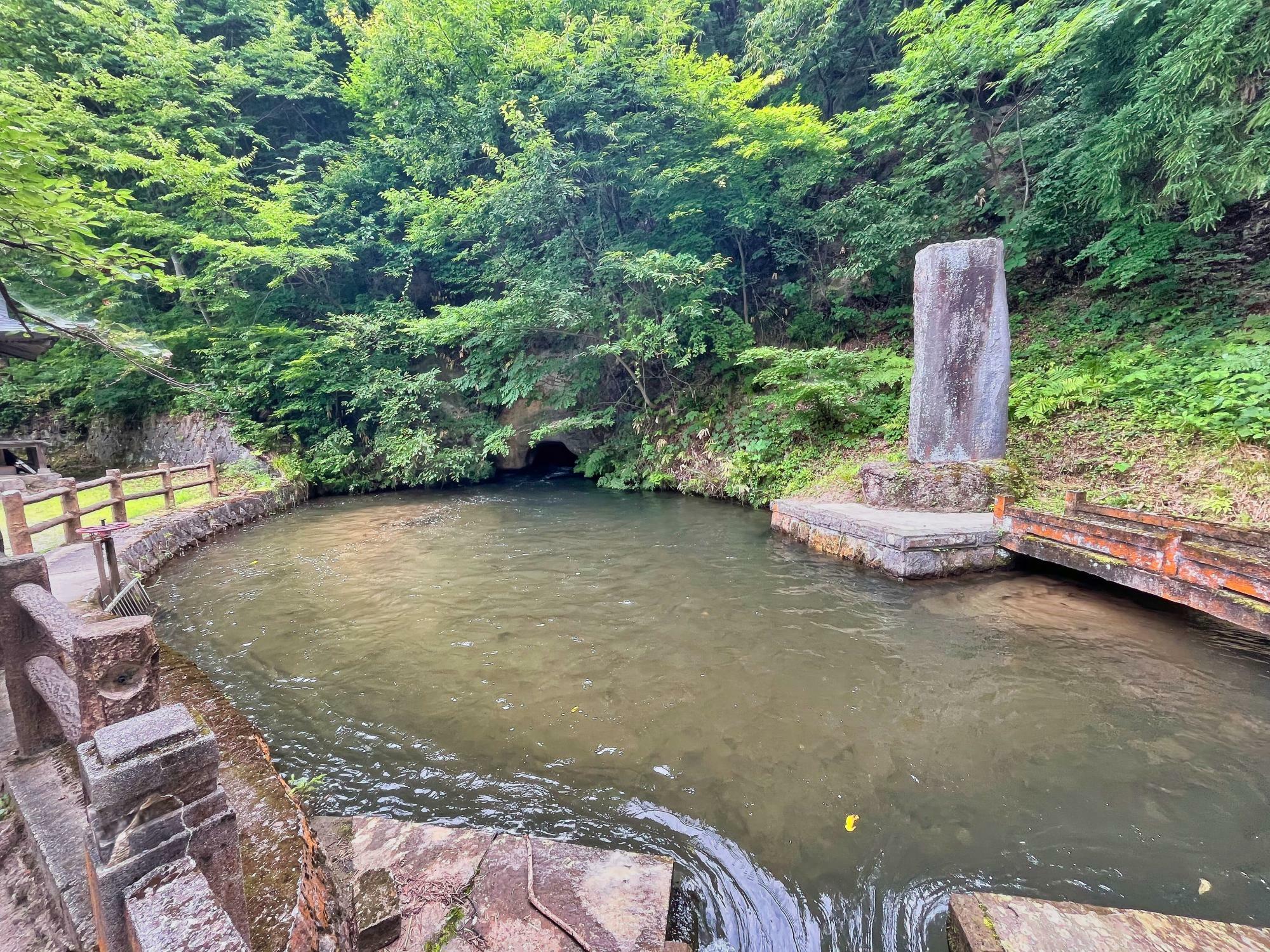 戸ノ口堰洞穴 飯盛山