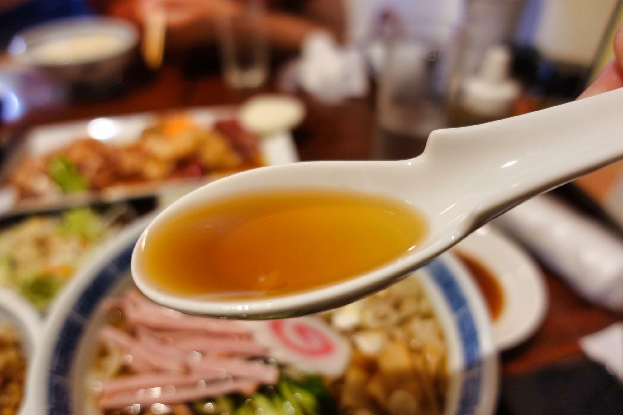 居酒屋 弘竜(こうりゅう) 冷たいラーメン スープ