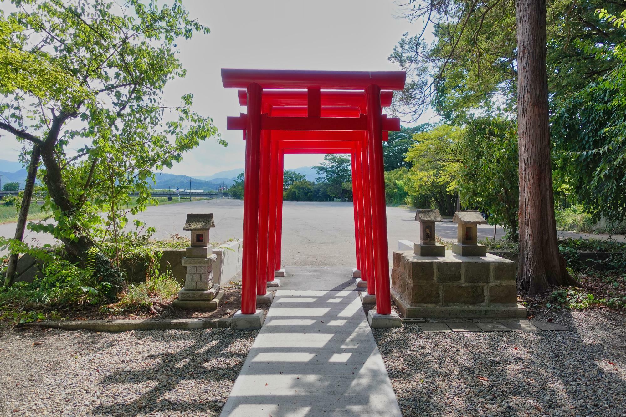 殺生石稲荷神社 (伊佐須美神社 末社)  南側 鳥居