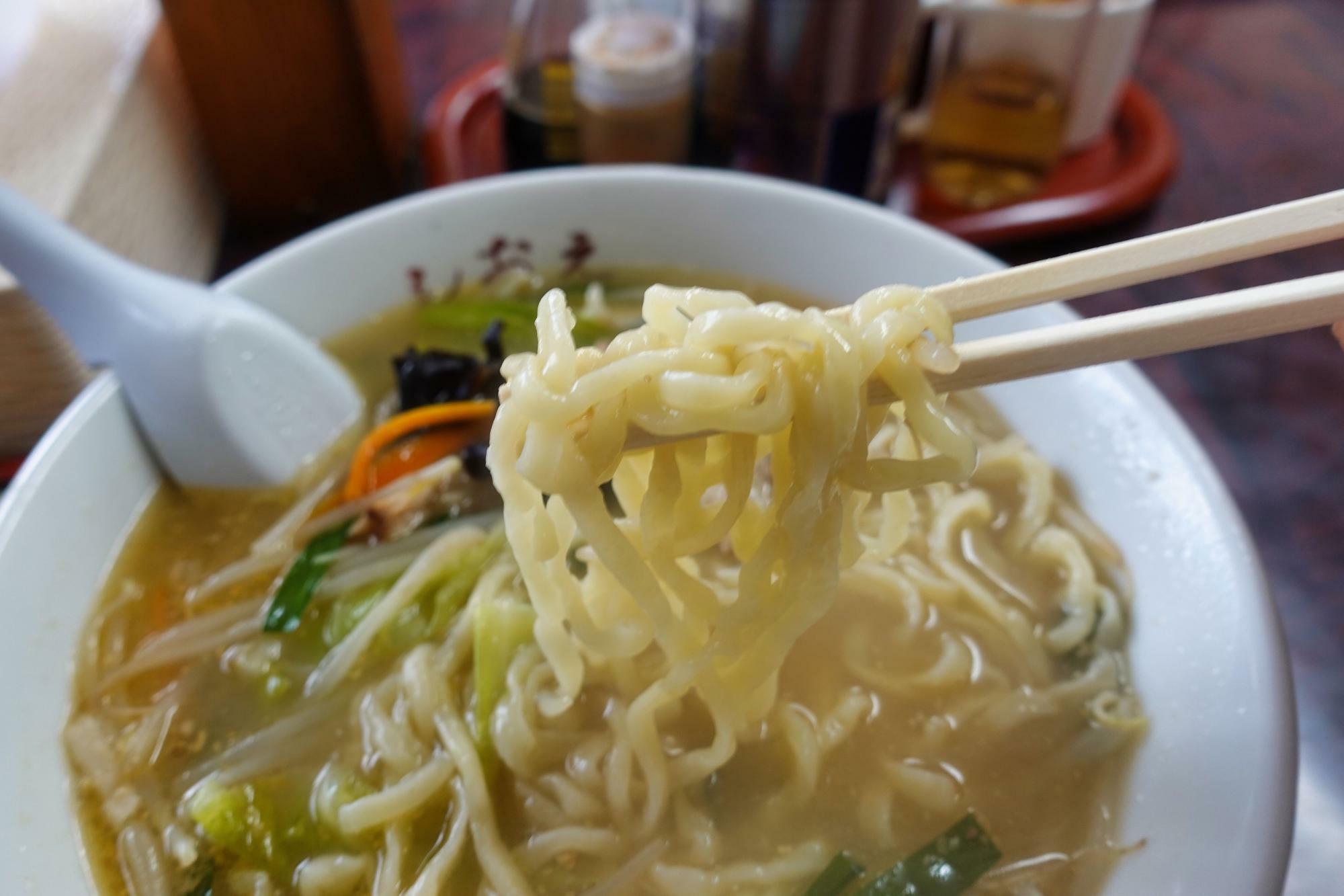 味の里 しおえ 味噌ラーメン 麺 リフトアップ