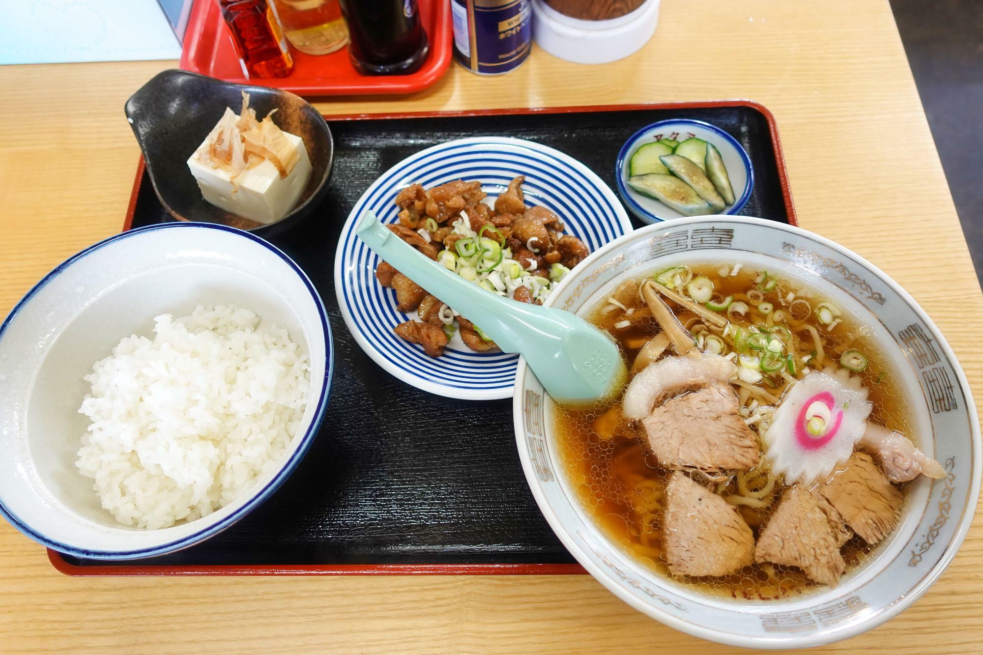 アタミ食堂 塩川町 小もつ定食 小ラーメン セット