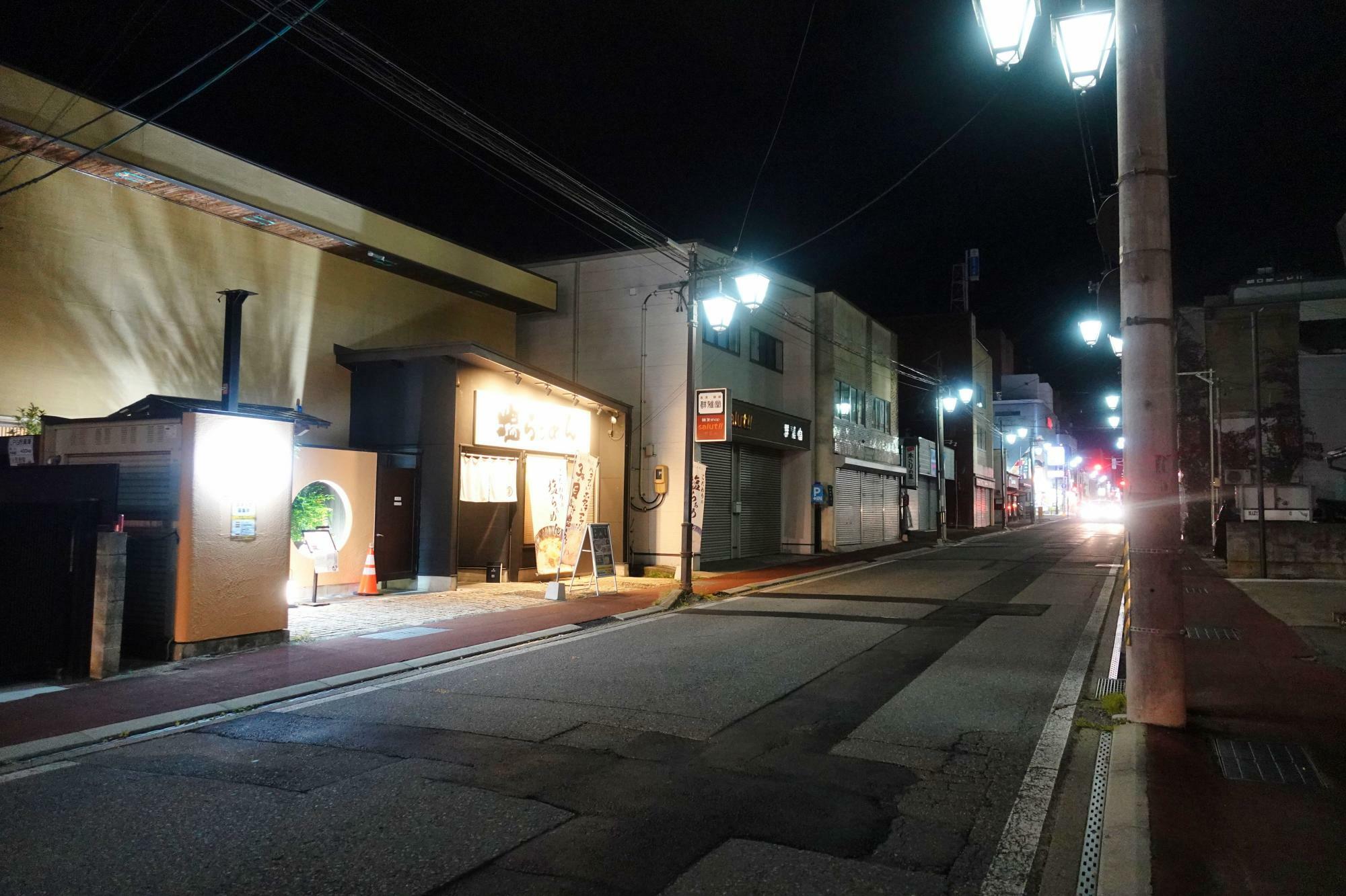 麺処 山(やま) 店舗 通り