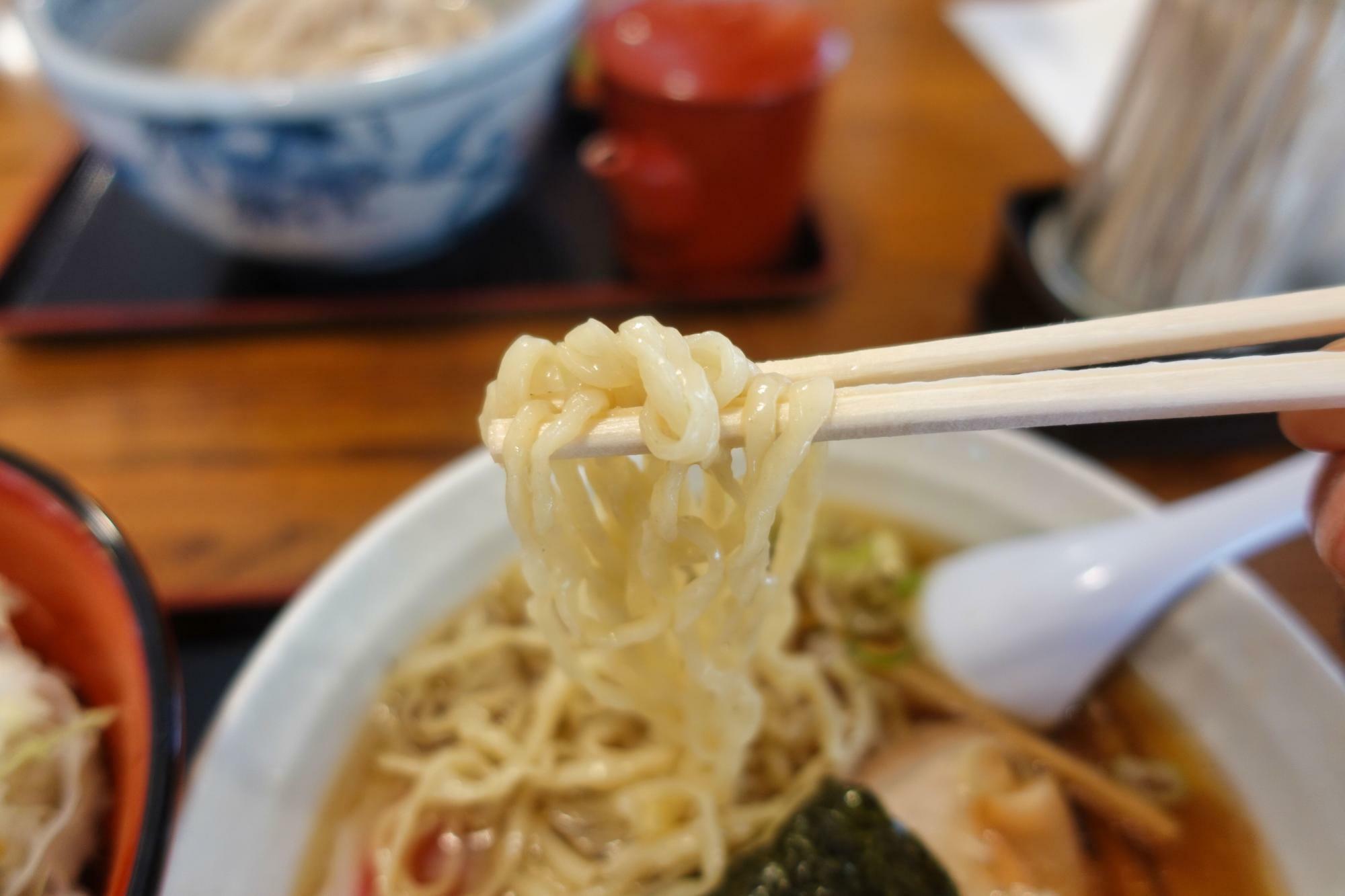 道の駅 ばんだい お食事処 会津嶺(あいづね) セットのラーメン 麺リフトアップ