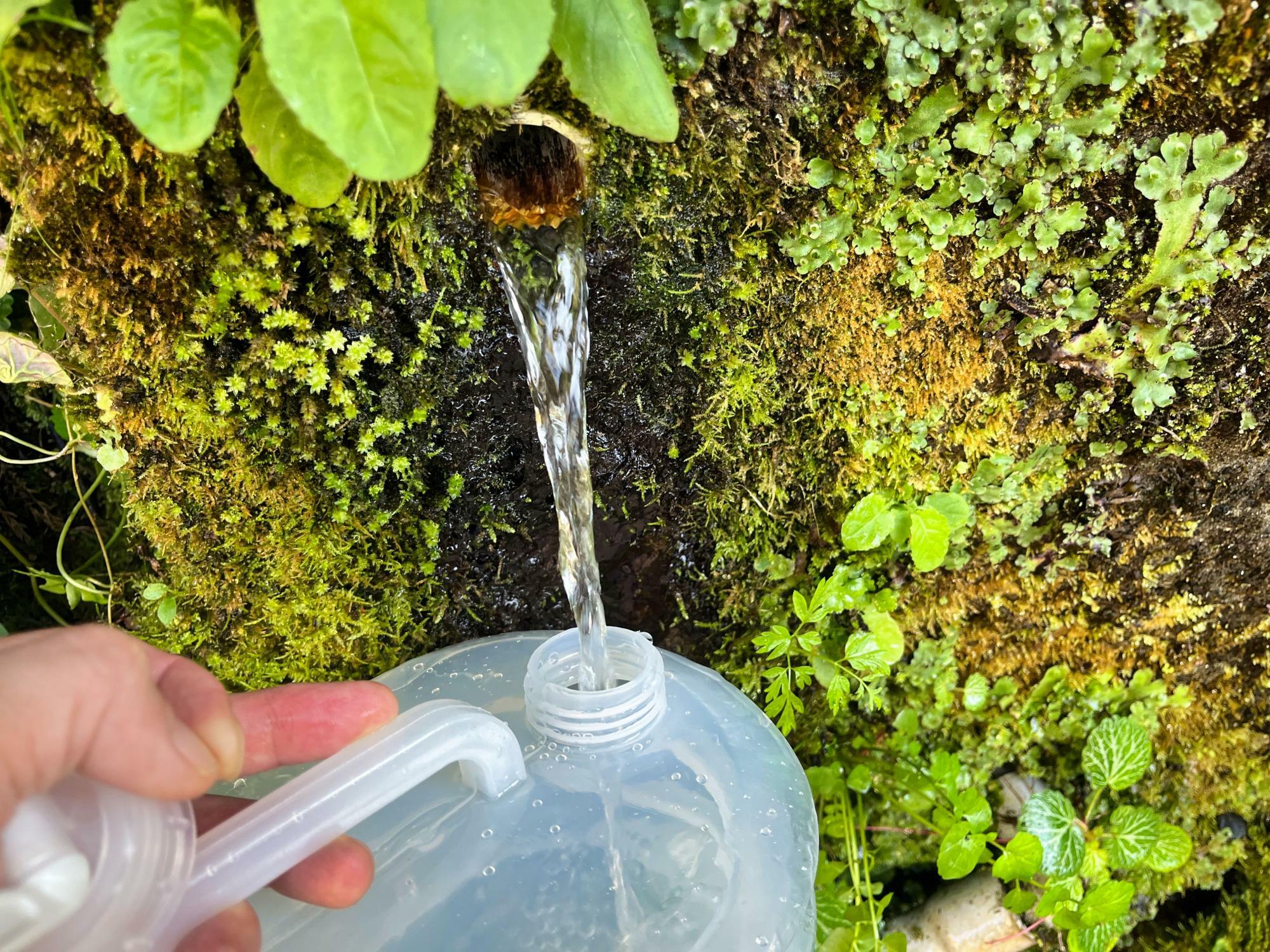 上小塩の清水