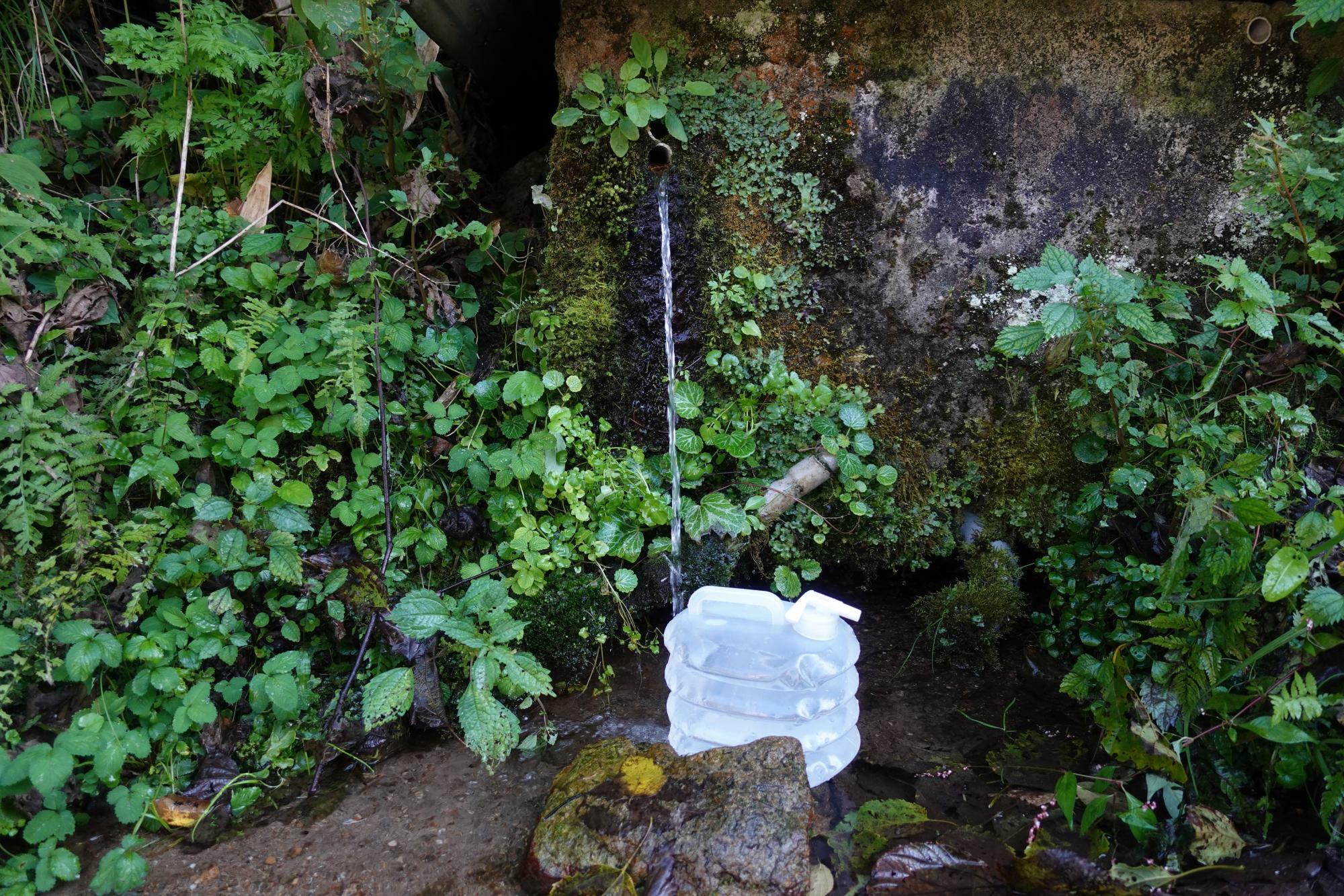 上小塩の清水