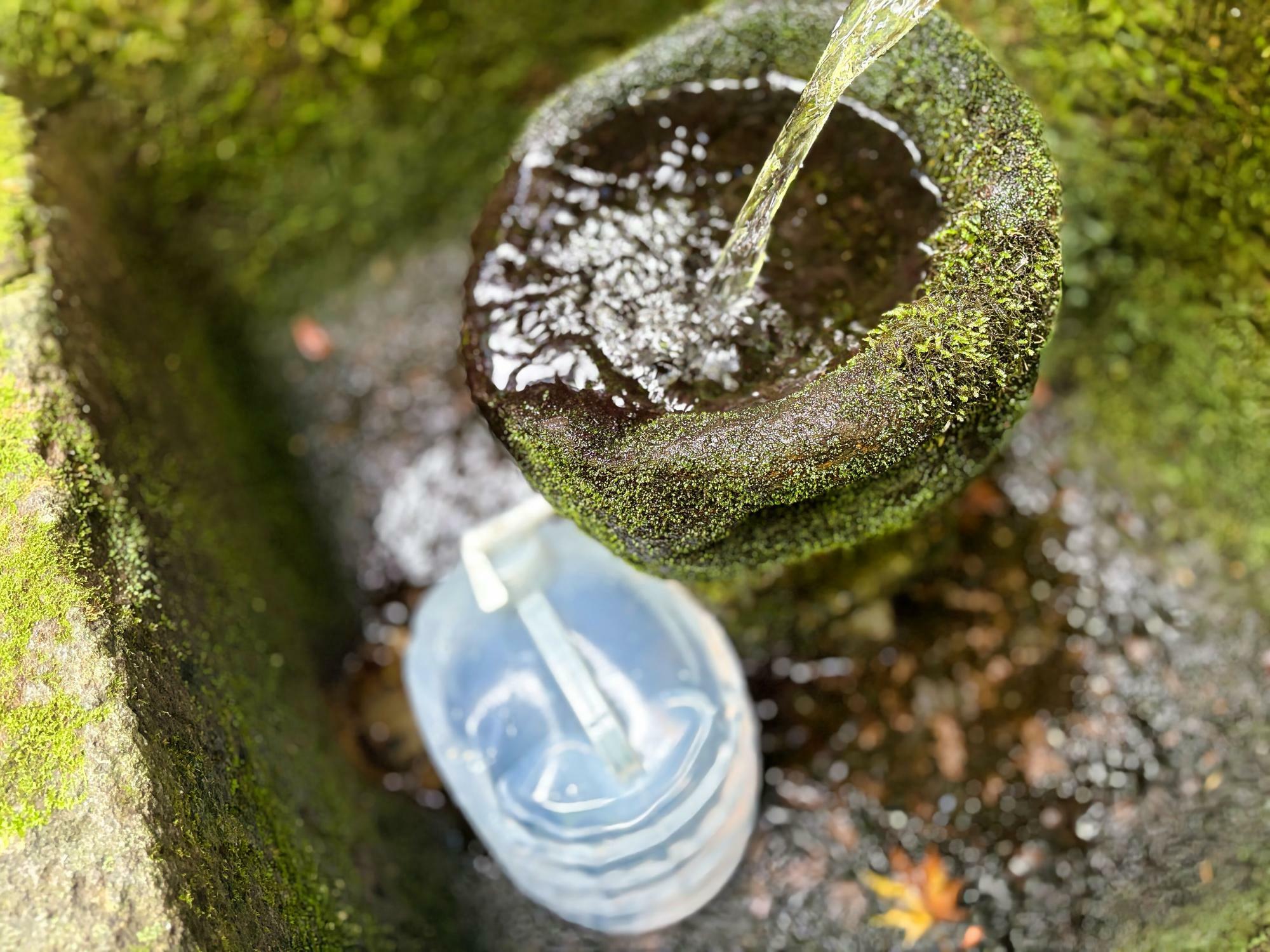 磐椅神社(いわはし神社)  宝の水