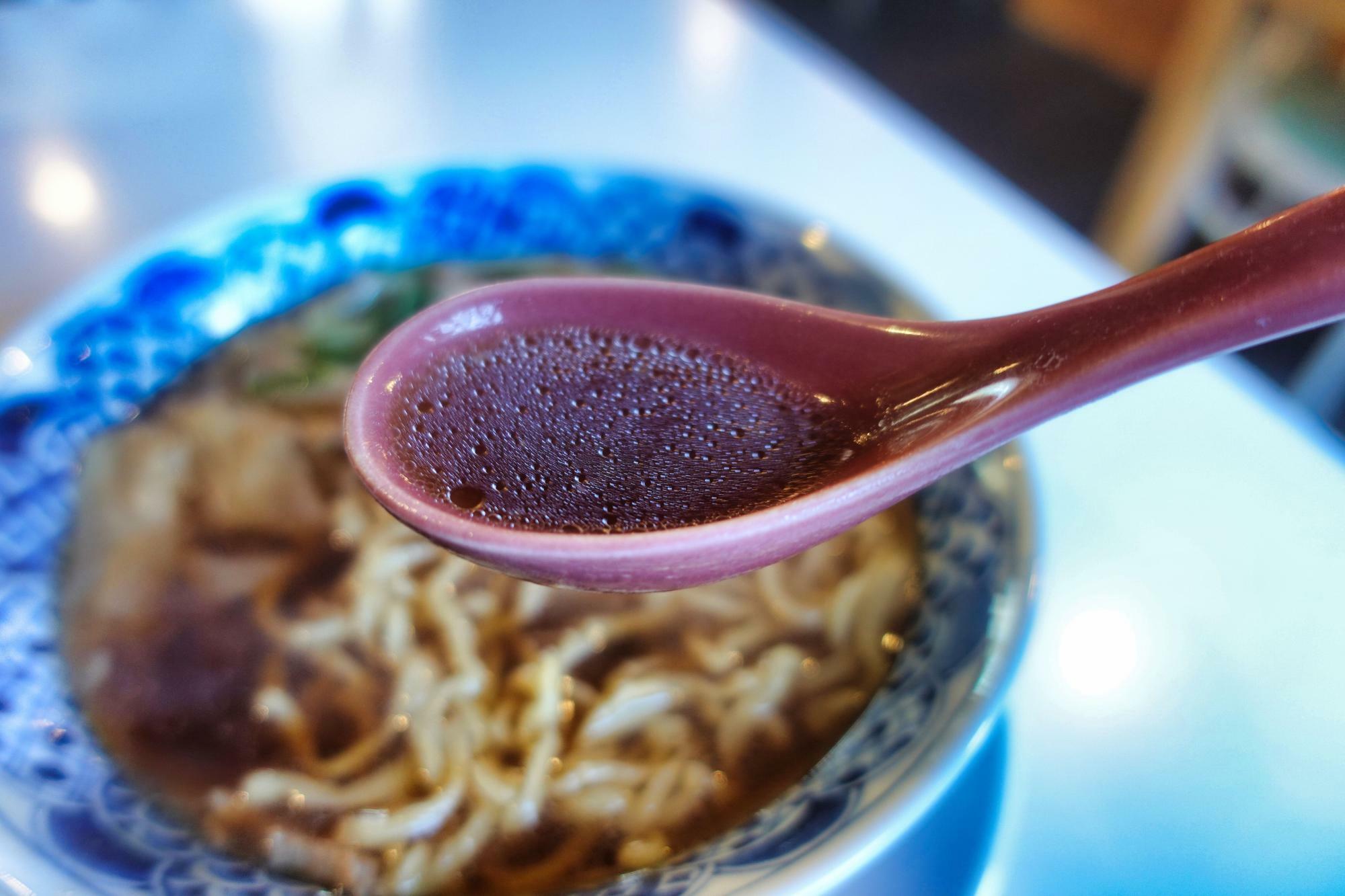 喜多方 満喜(みつき) 醤油ワンタン麺　ラーメンスープ醤油