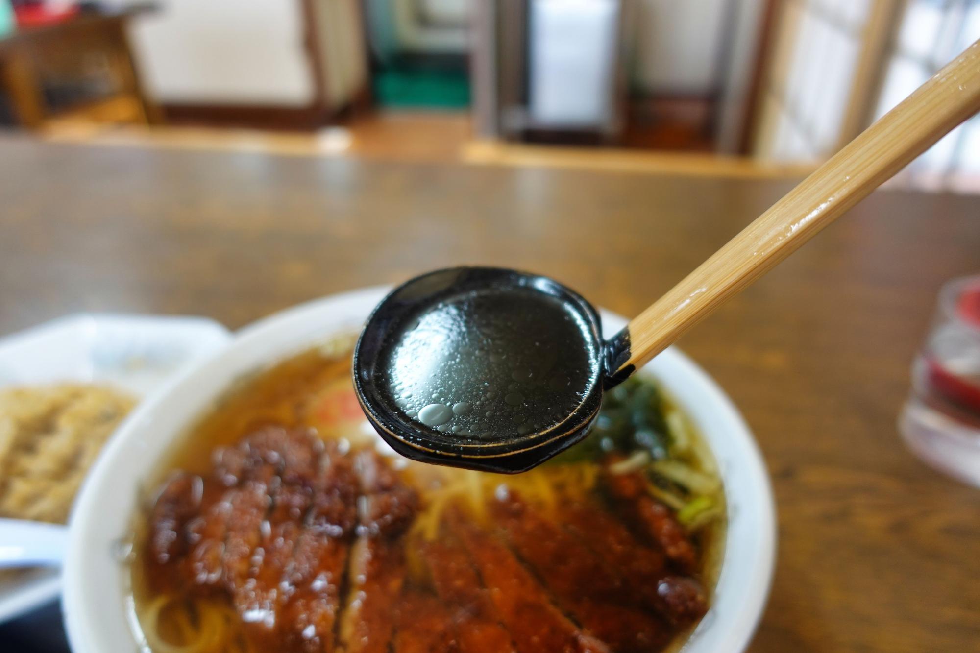 真宮 やなぎ亭 やなぎ麺のラーメンスープ