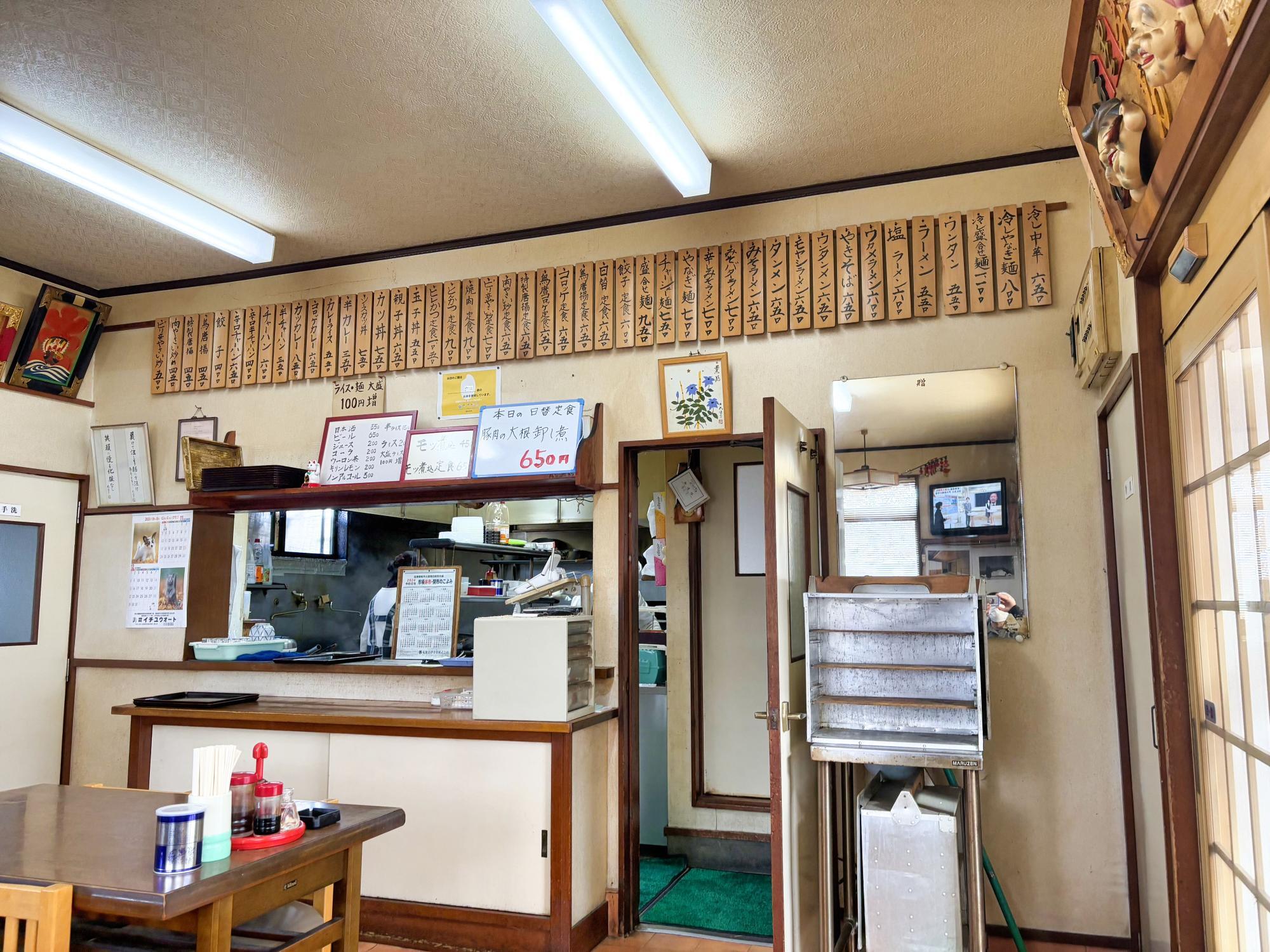 真宮 やなぎ亭 店内