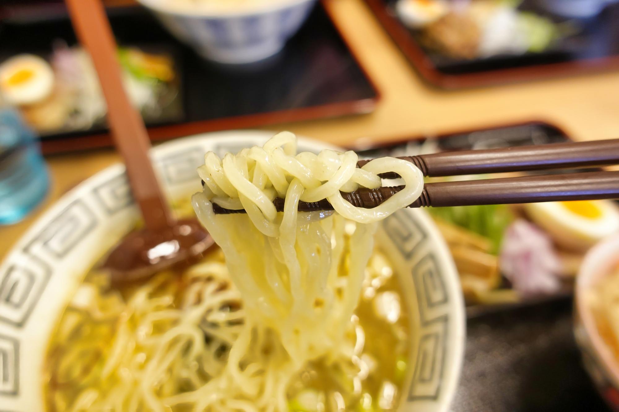 海風堂(シーフードウ)  煮干し香る 塩そば 麺リフトアップ