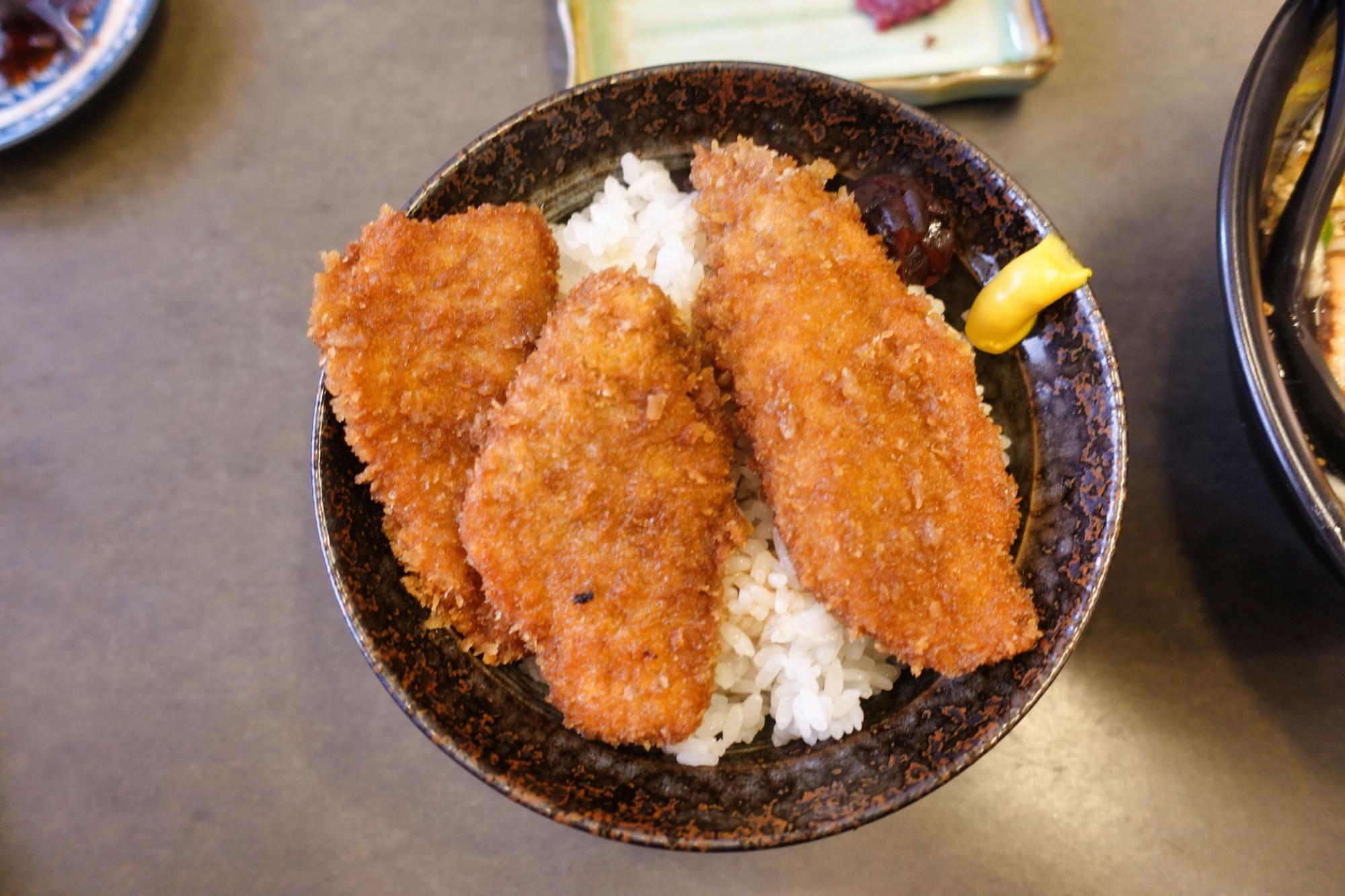 坦々麺とお肉の会社 みなかわ タレカツ丼 中