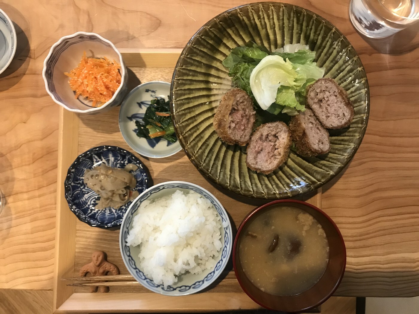 日替わり定食のメンチカツ　1,000円（税込）