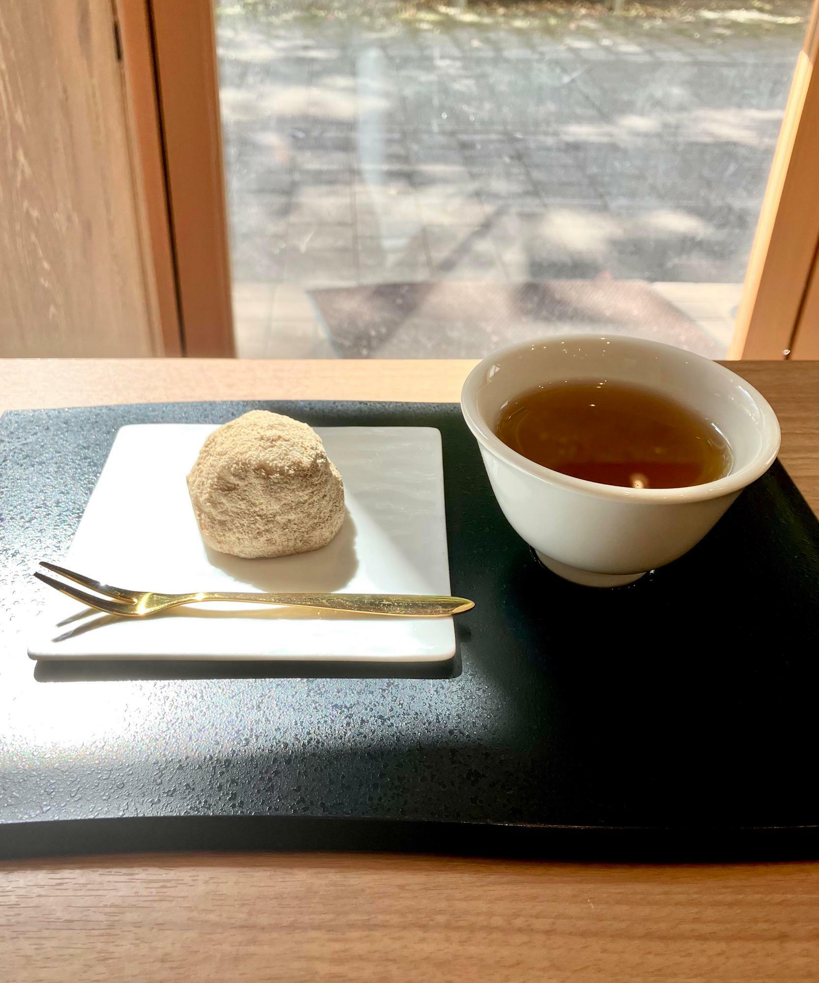 七里香餅とほうじ茶セット