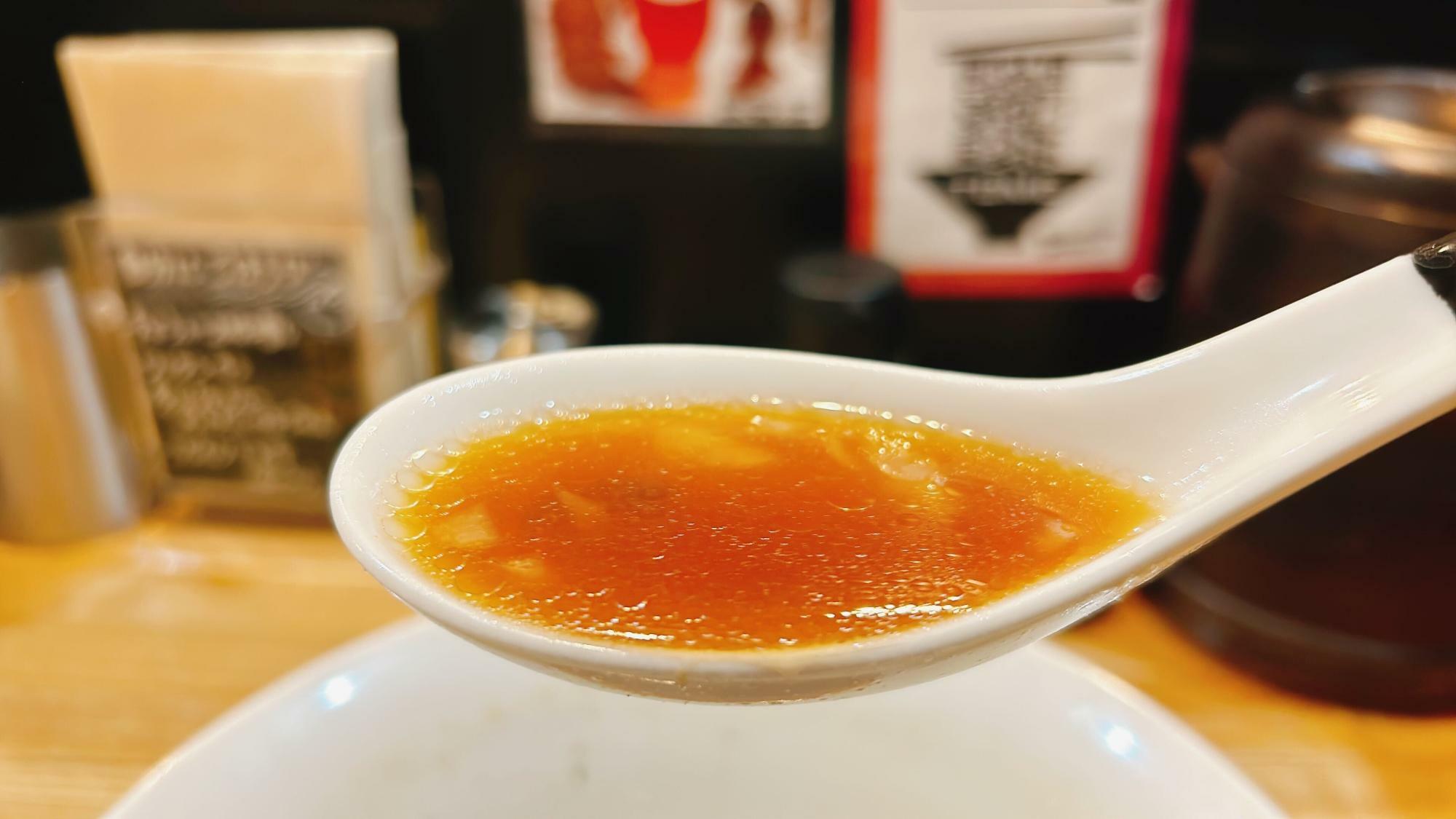 程よい大きさに刻まれたしゃきしゃきの玉ねぎと一緒に飲むスープは絶品です