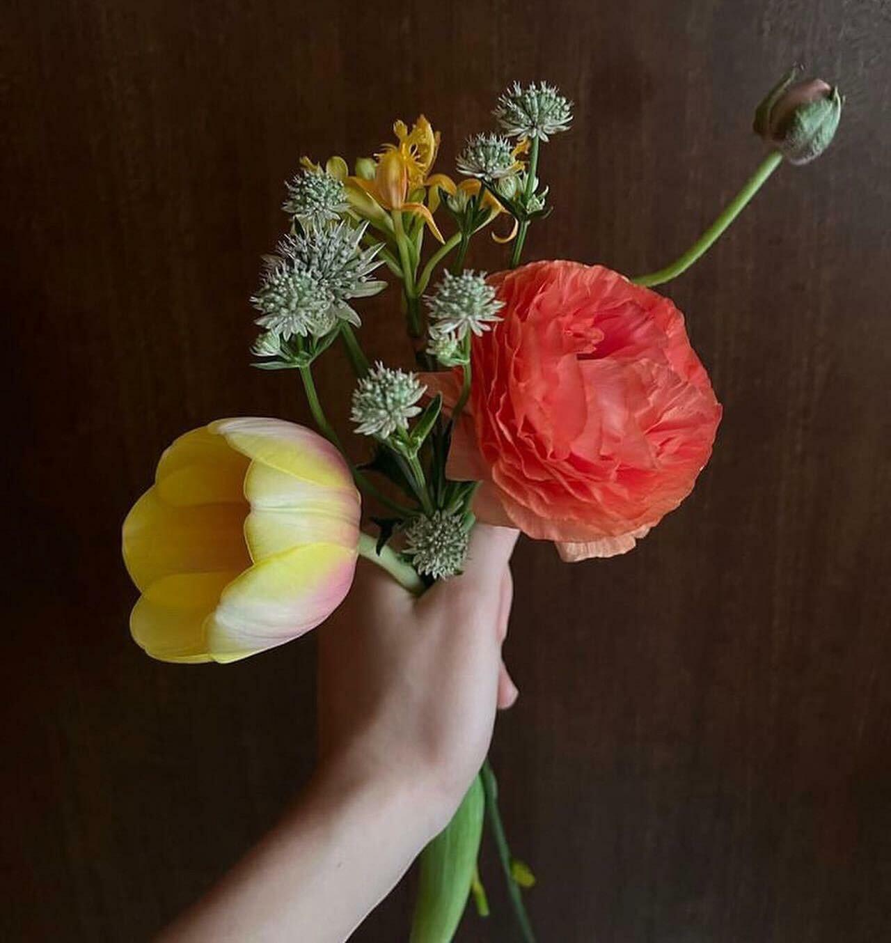 好きなお花を選んでミニブーケ作り！（写真提供：MINGLEさん）